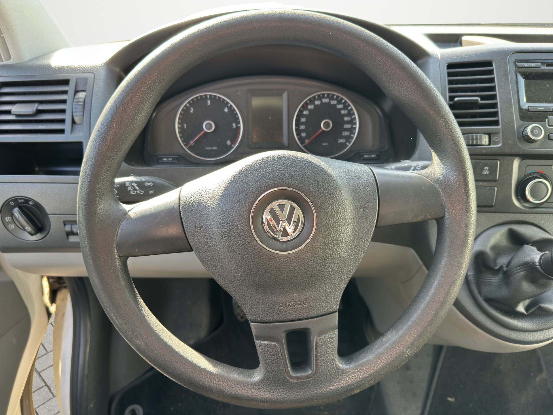 VW T5 2.0 TDI-image-4
