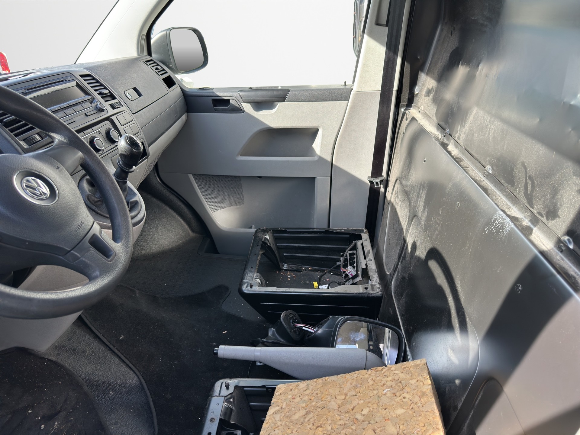 VW T5 2.0 TDI-image-3