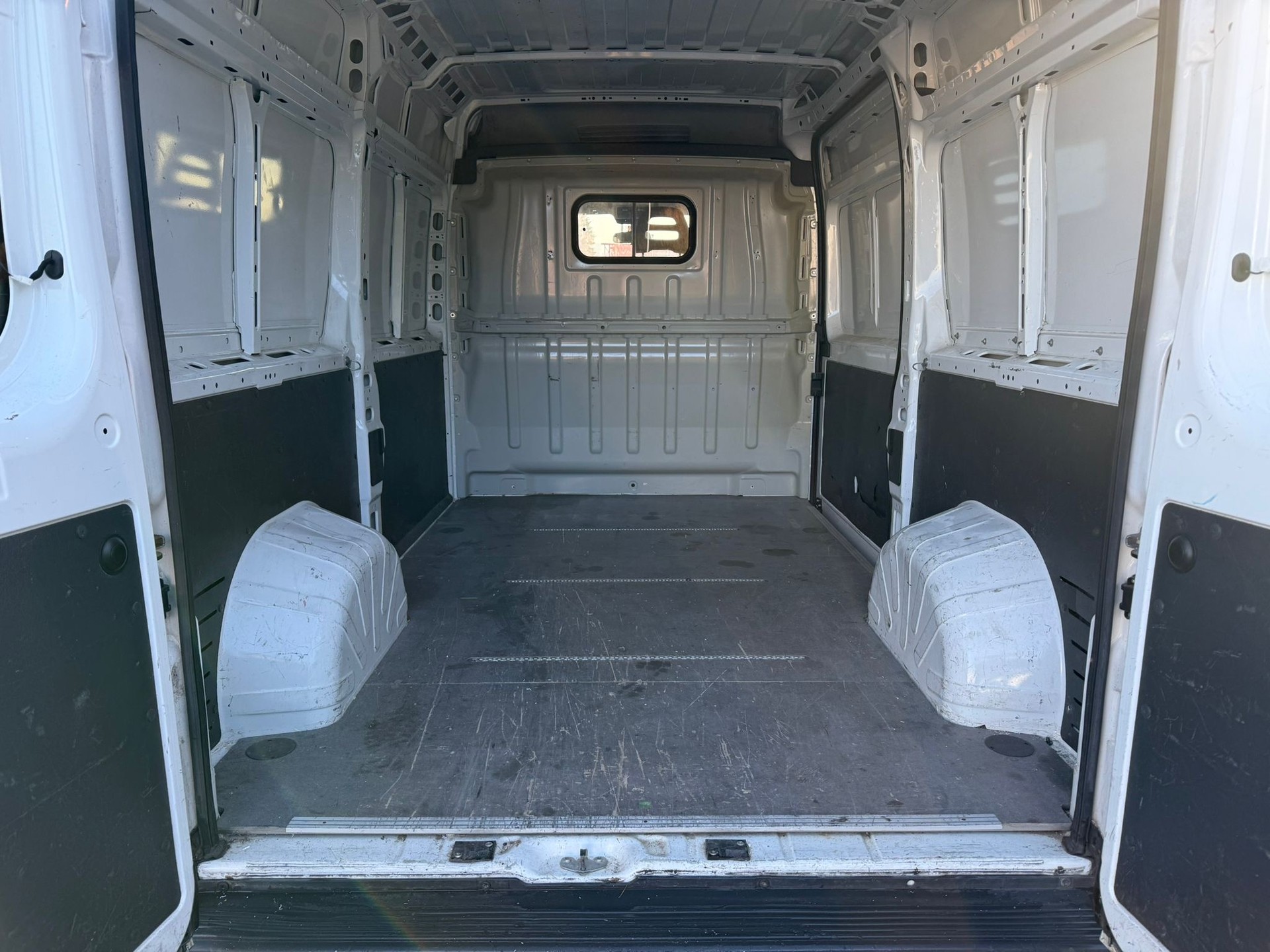 PEUGEOT Boxer 2.0 HDI 335 Active s/s L2H2-image-13