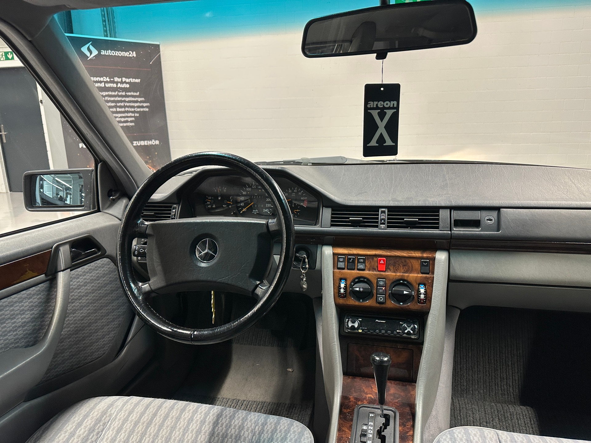MERCEDES-BENZ 260 E lang-image-7