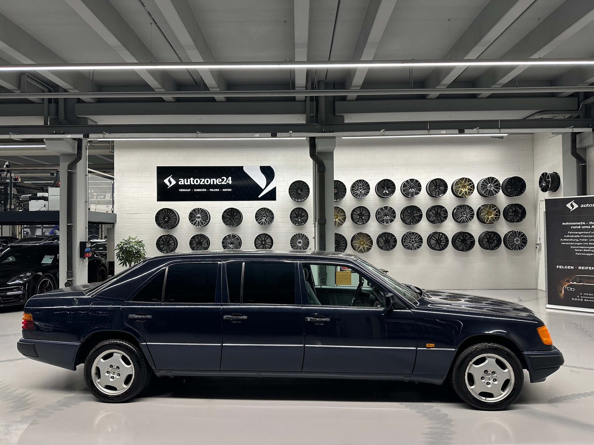 MERCEDES-BENZ 260 E lang-showroom-element-1