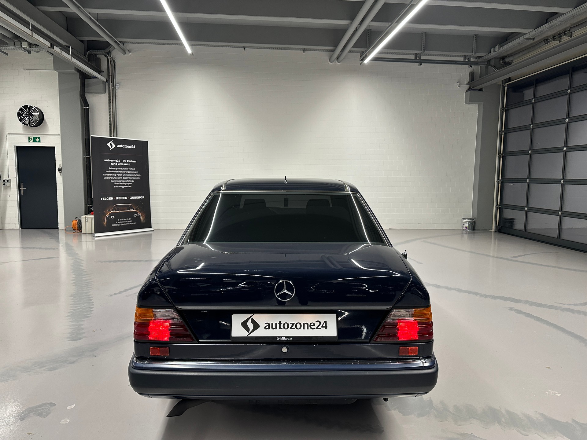 MERCEDES-BENZ 260 E lang-showroom-element-3