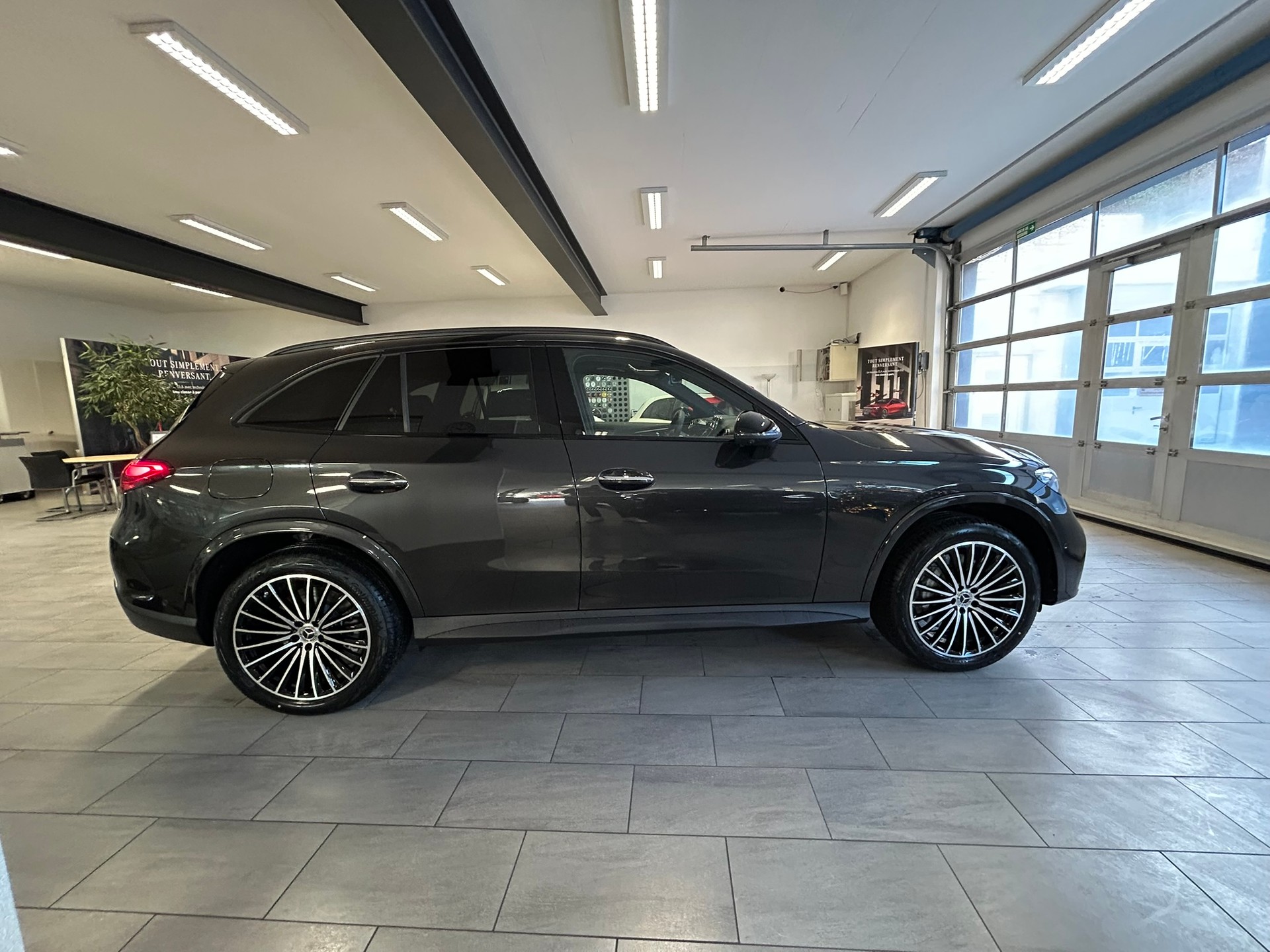 MERCEDES-BENZ GLC 300 de 4Matic EQ Star 9G-Tronic-image-4