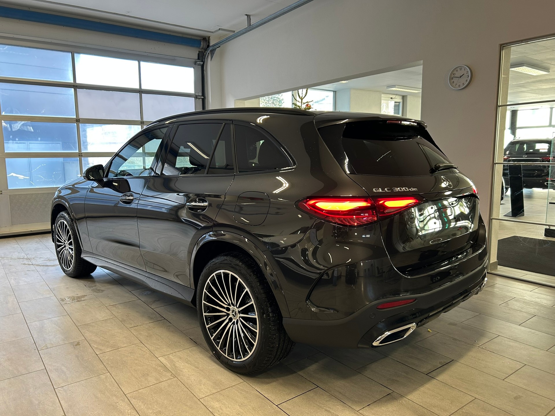 MERCEDES-BENZ GLC 300 de 4Matic EQ Star 9G-Tronic-image-3