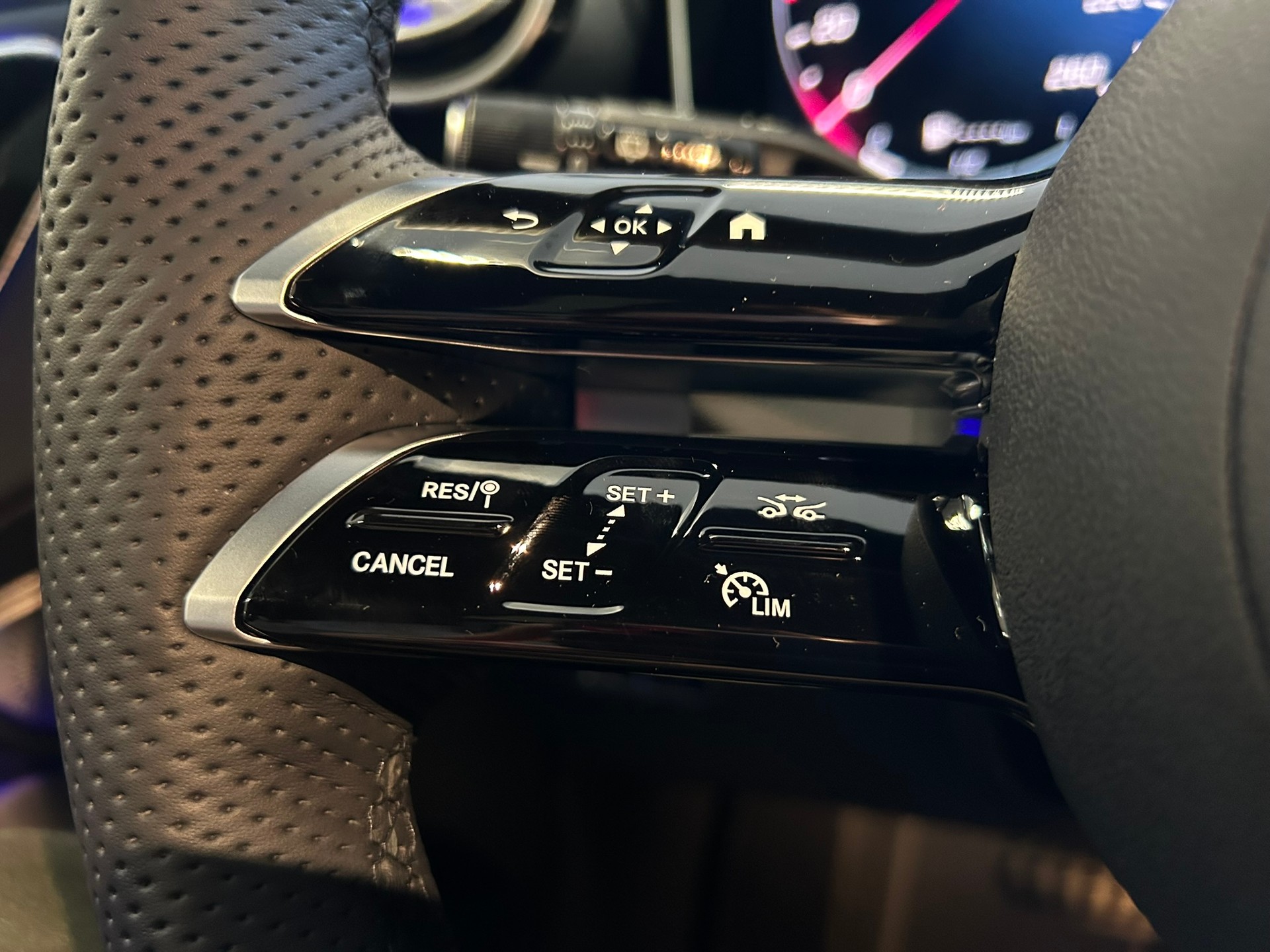 MERCEDES-BENZ GLC 300 de 4Matic EQ Star 9G-Tronic-image-17