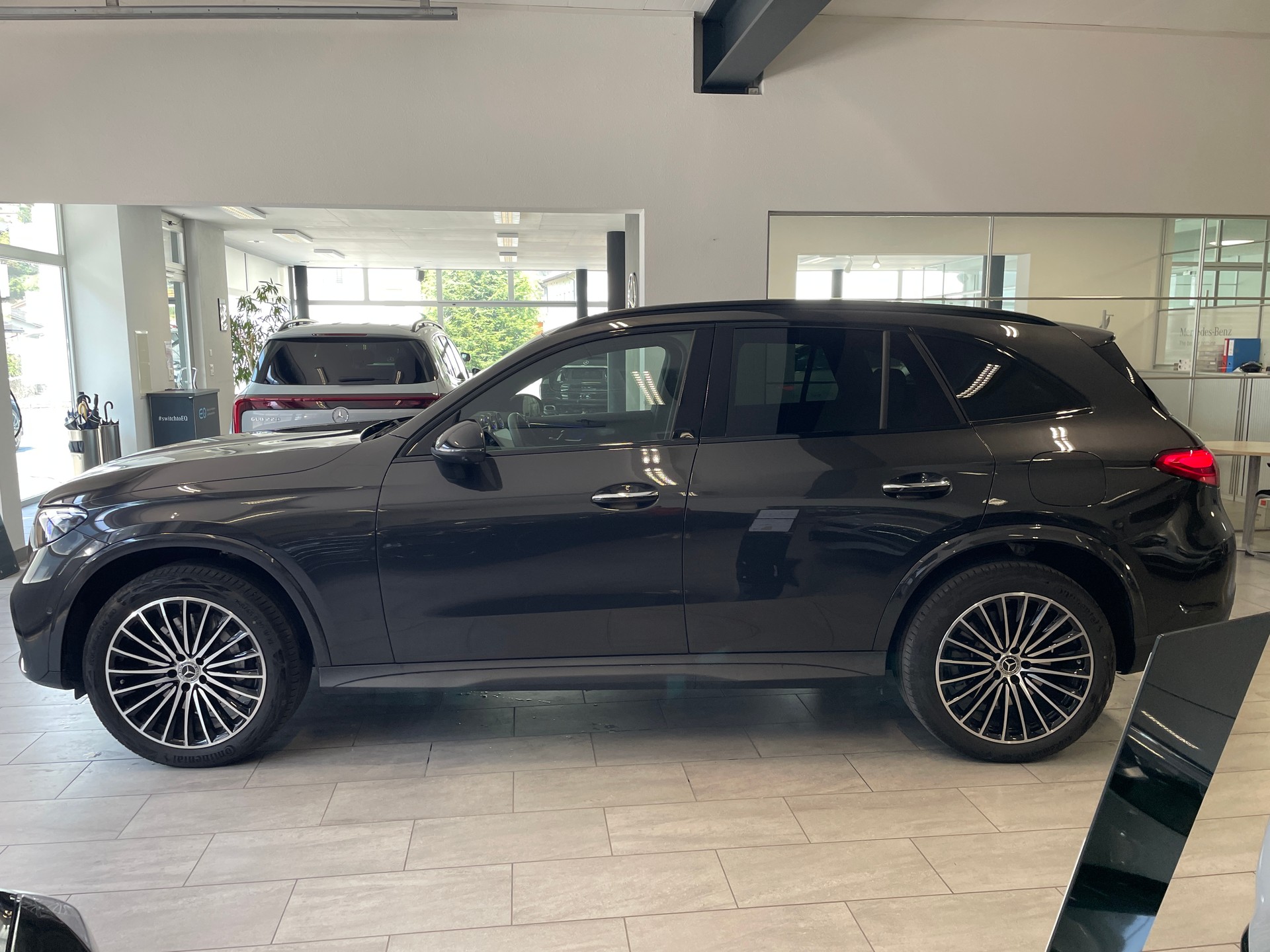 MERCEDES-BENZ GLC 300 de 4Matic EQ Star 9G-Tronic-showroom-element-3