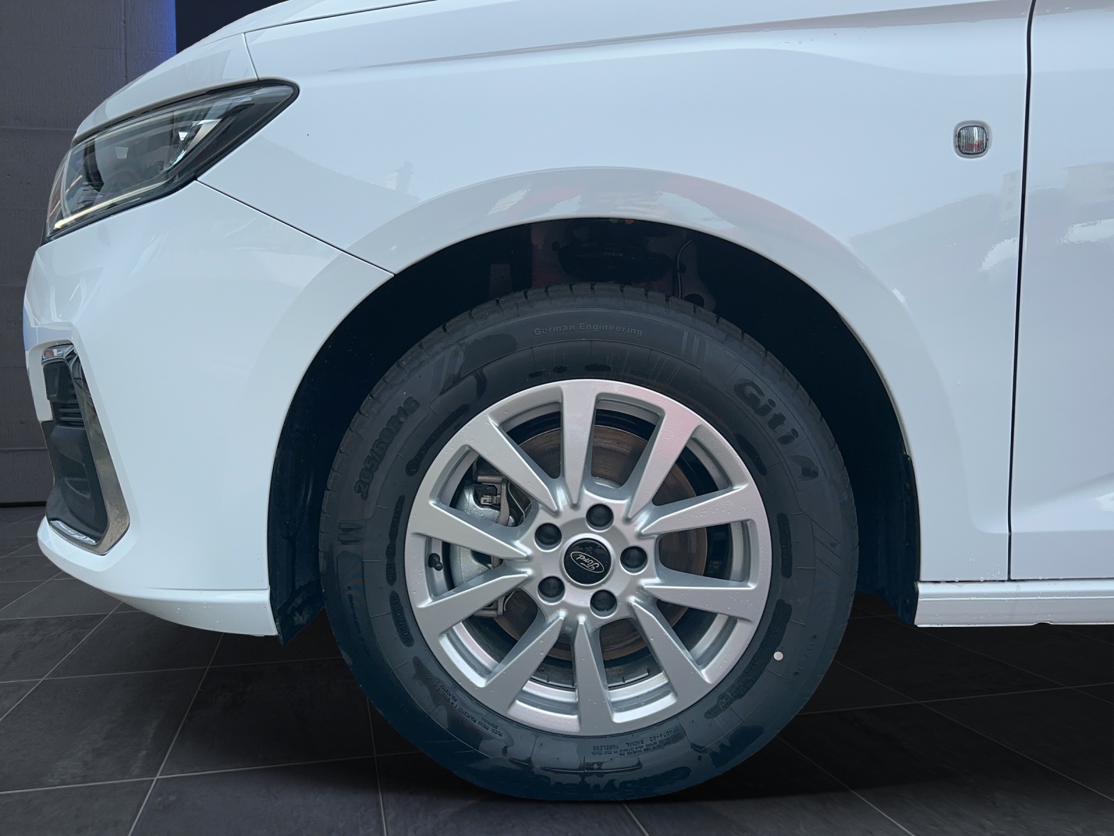 FORD TOURNEO Connect 2.0 EcoBlue 122 PS Titanium AUTOMAT-image-13