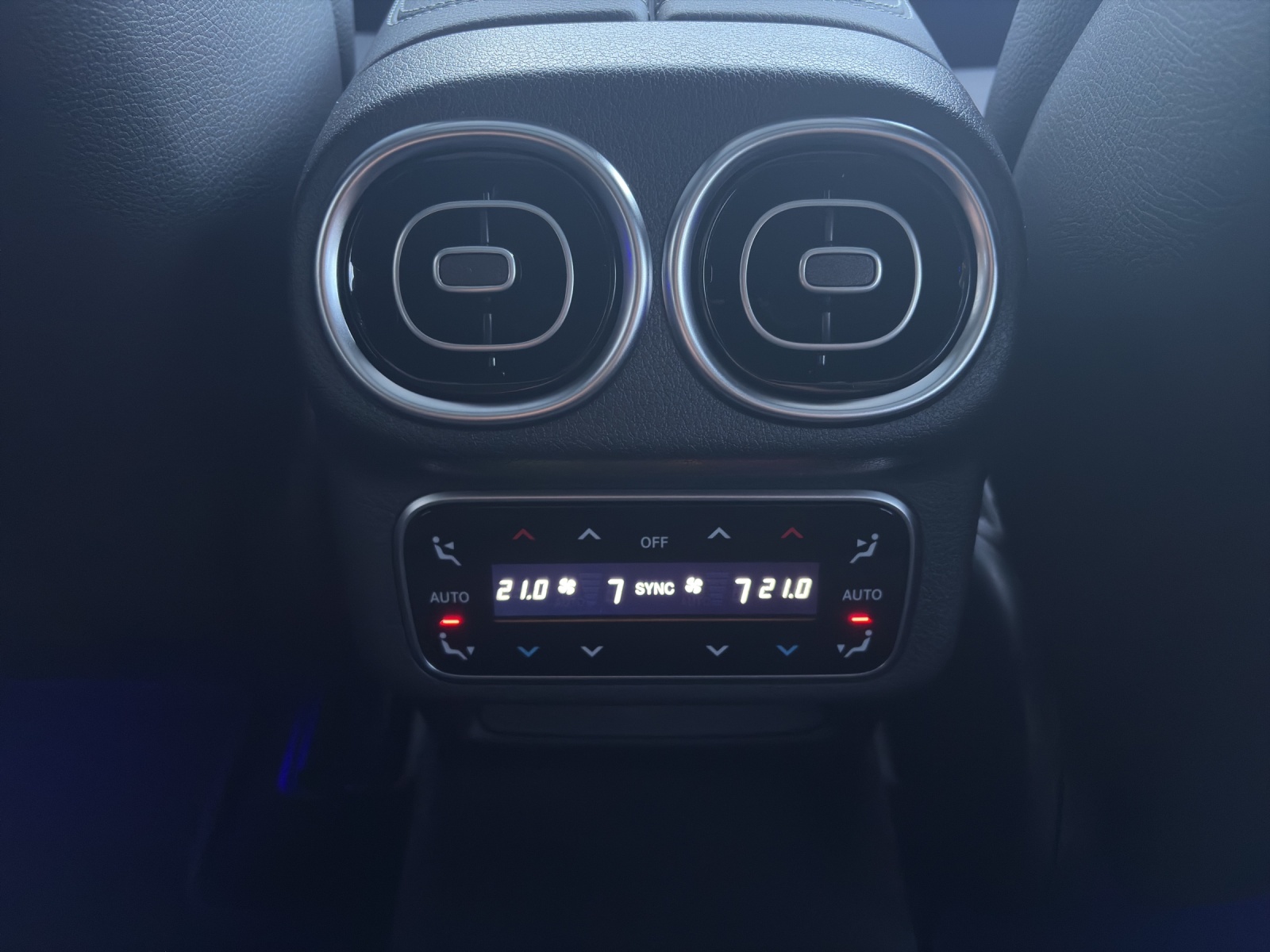 MERCEDES-BENZ GLC 200 4Matic 9G-Tronic-image-18