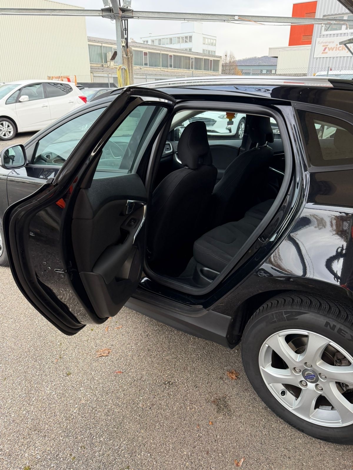 VOLVO V40 Cross Country T4 2.0 AWD Family Ed. Geartr.-image-13