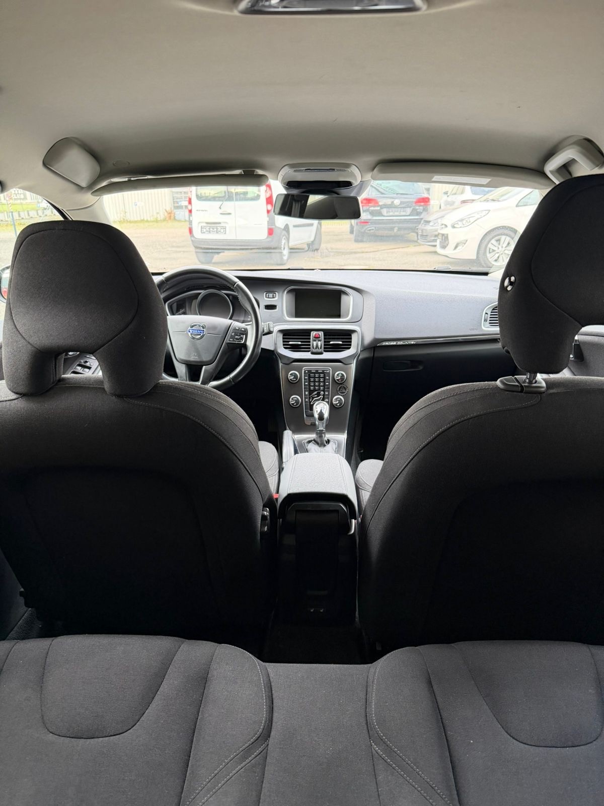 VOLVO V40 Cross Country T4 2.0 AWD Family Ed. Geartr.-image-10