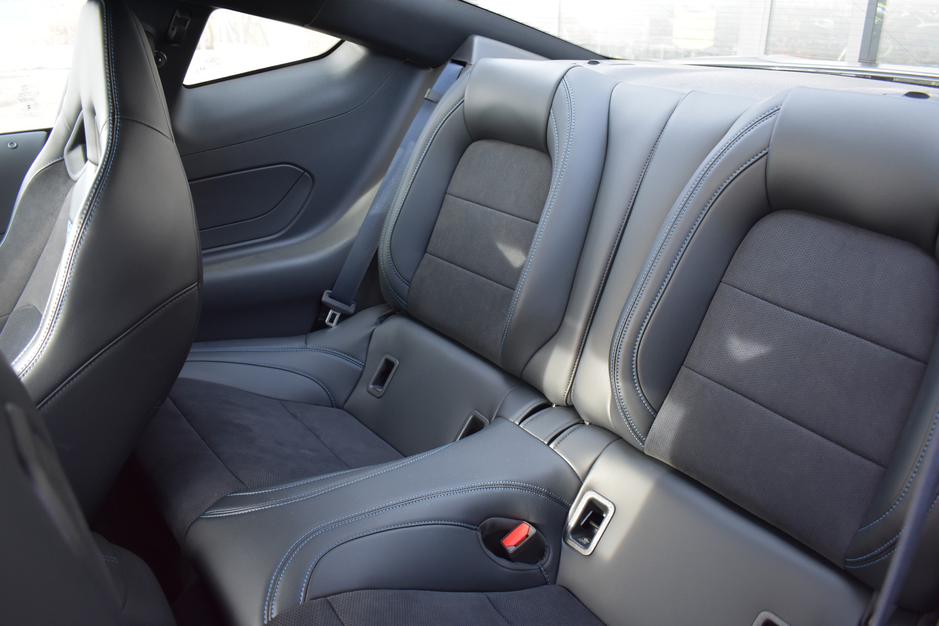 FORD Mustang Fastback 5.0 V8 Dark Horse Automat-image-10