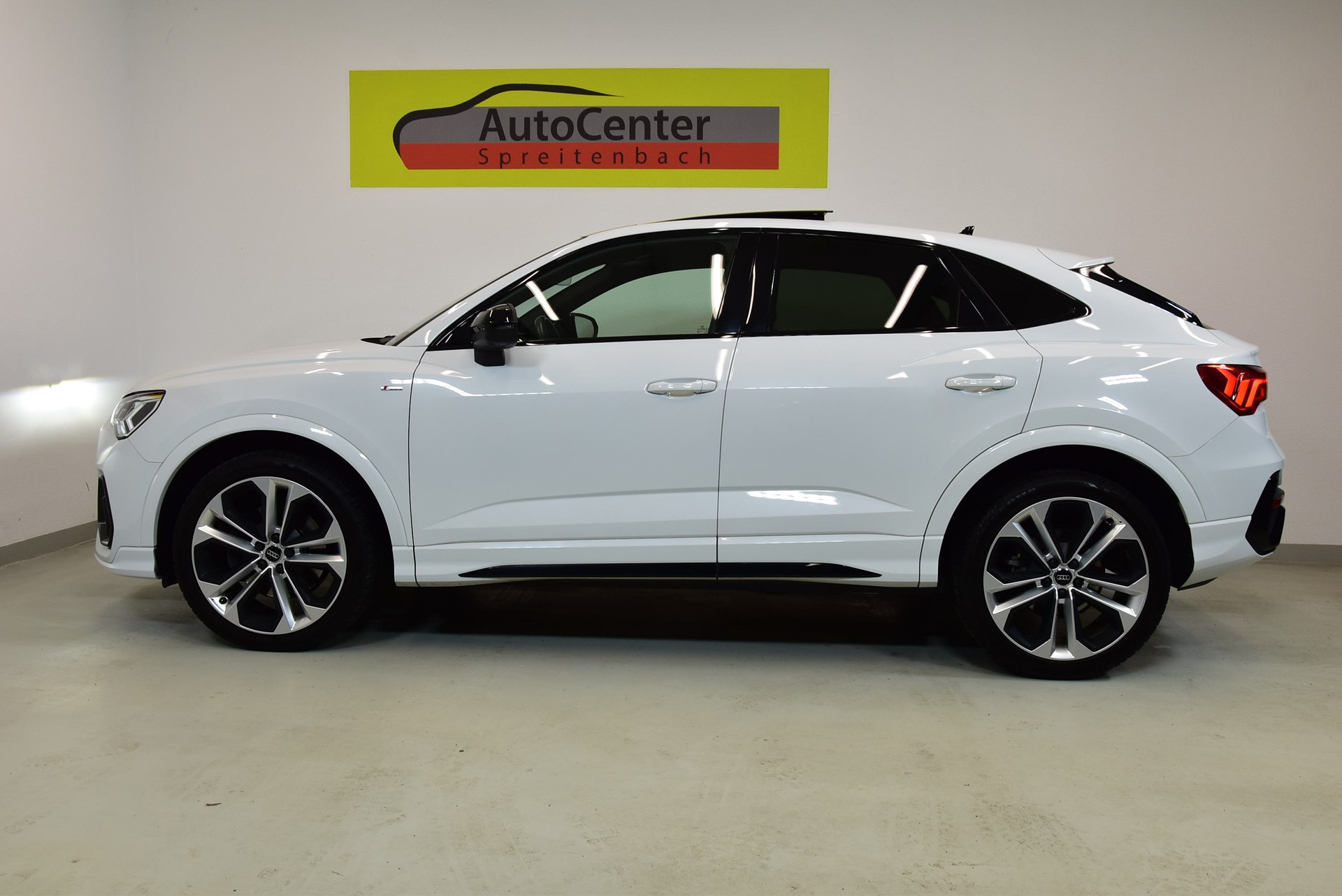 AUDI Q3 Sportback 40 TFSI S line quattro S-tronic-image-10