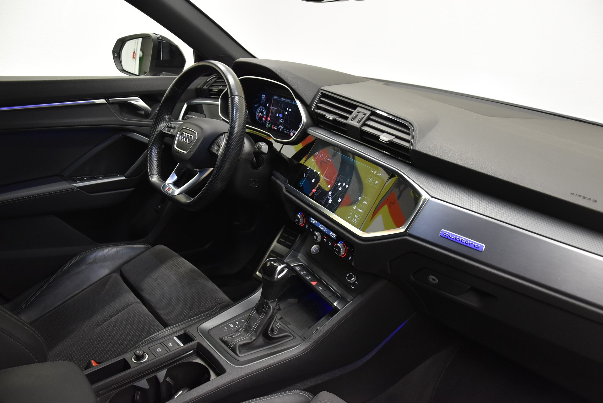 AUDI Q3 Sportback 40 TFSI S line quattro S-tronic-image-4
