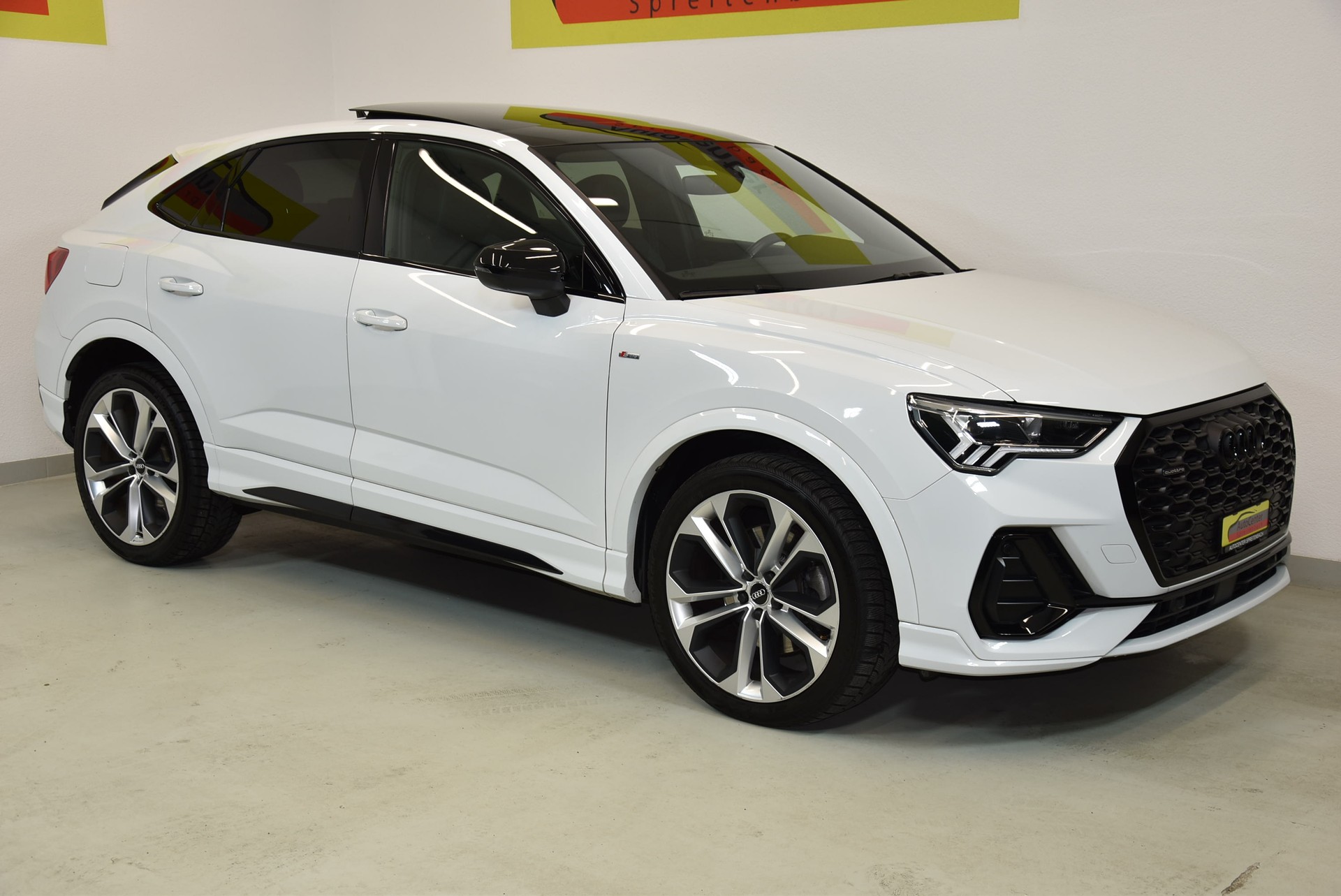 AUDI Q3 Sportback 40 TFSI S line quattro S-tronic-image-14
