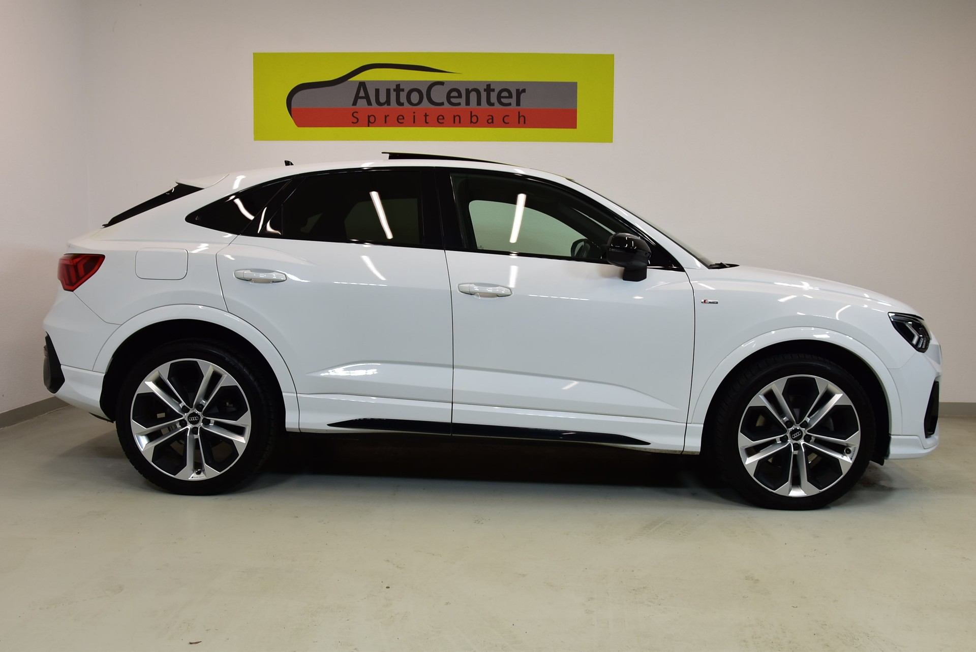 AUDI Q3 Sportback 40 TFSI S line quattro S-tronic-image-13