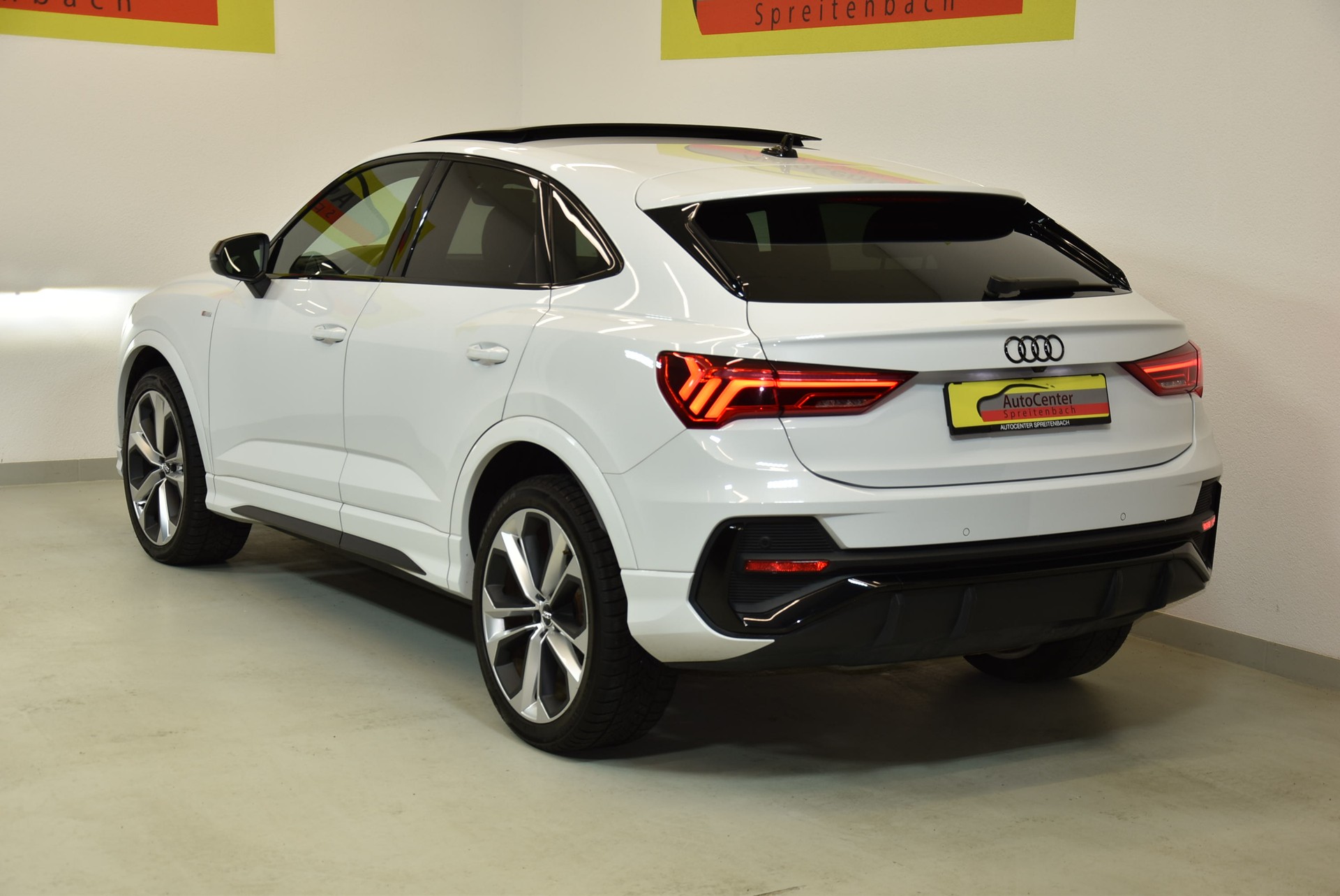 AUDI Q3 Sportback 40 TFSI S line quattro S-tronic-image-12