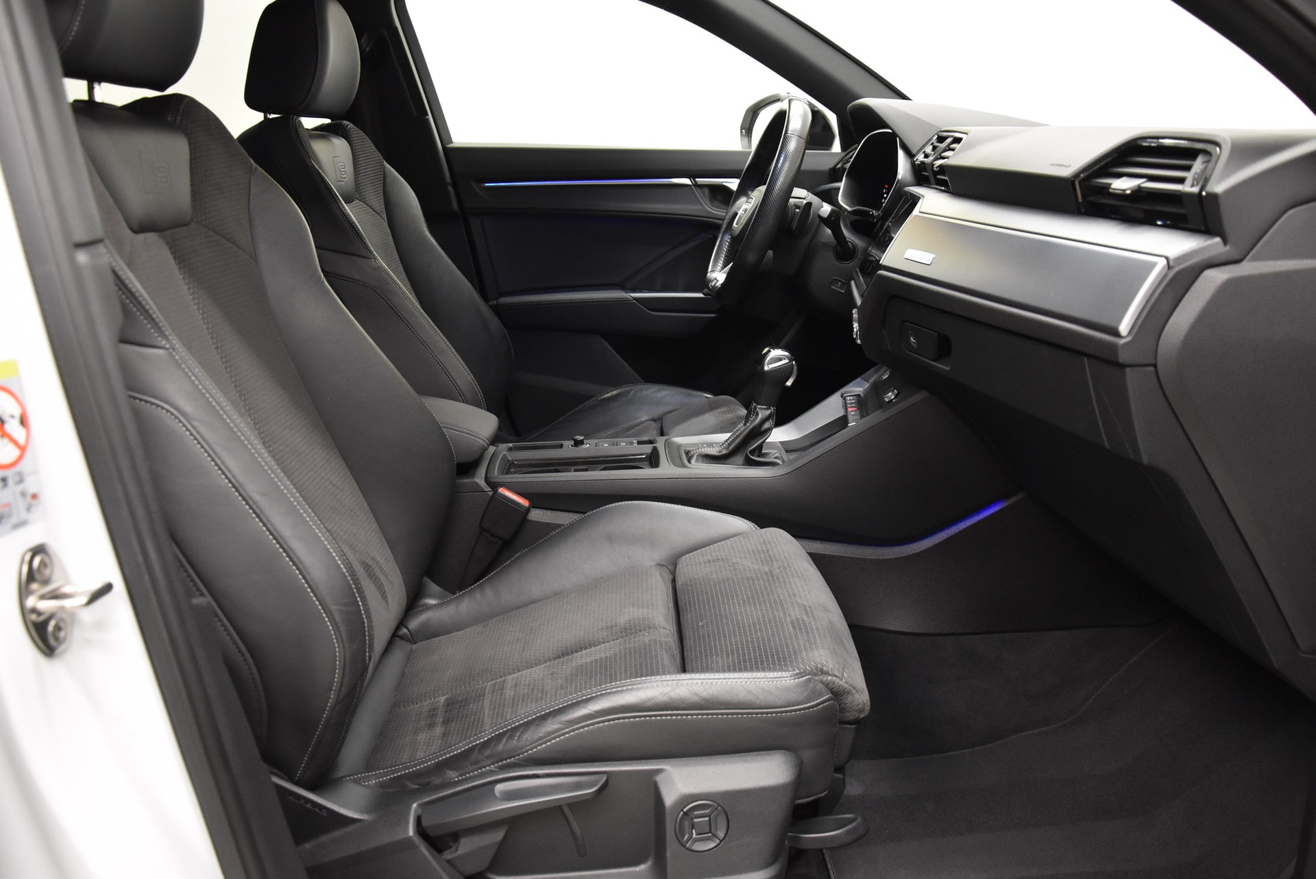 AUDI Q3 Sportback 40 TFSI S line quattro S-tronic-image-3