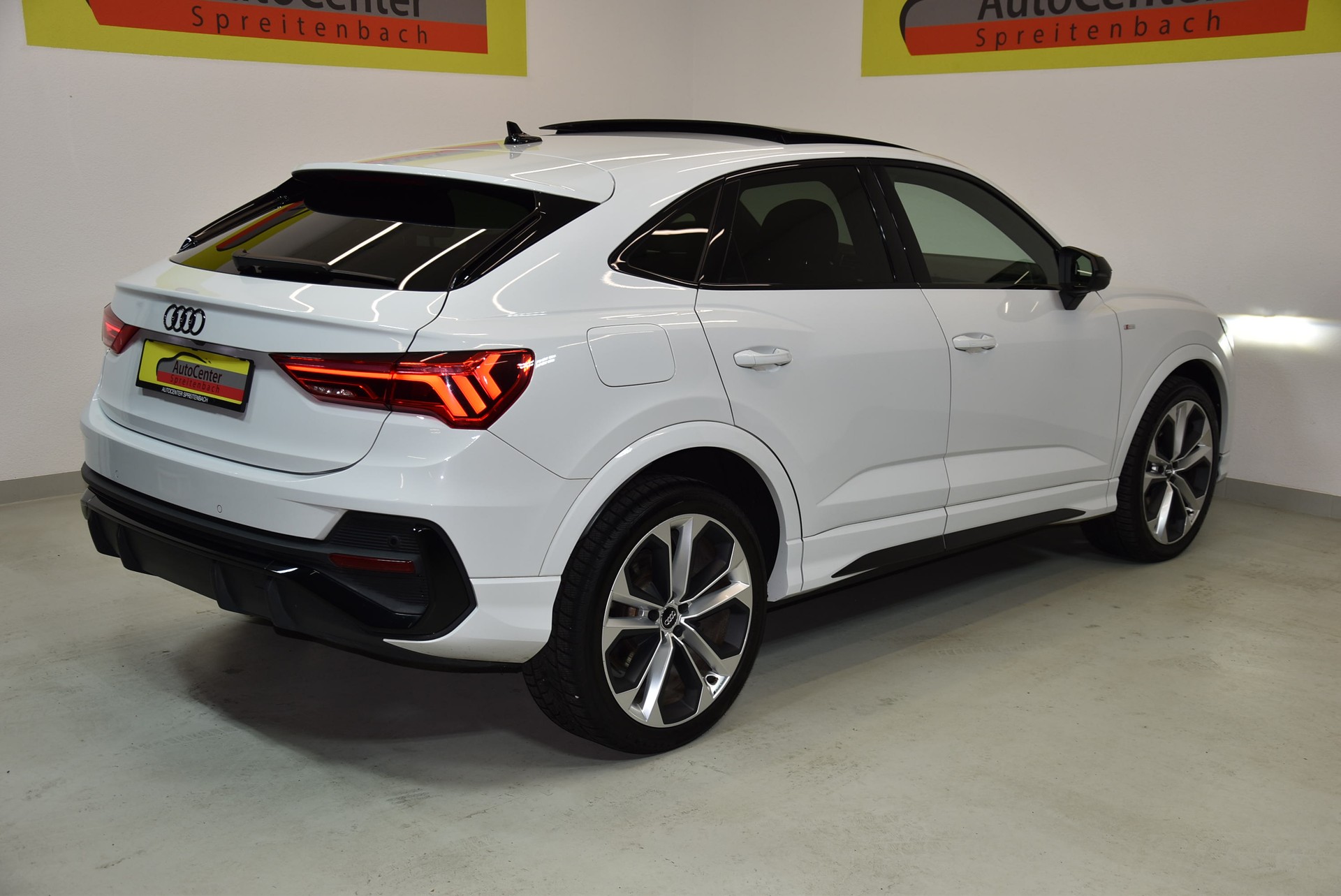 AUDI Q3 Sportback 40 TFSI S line quattro S-tronic-image-15