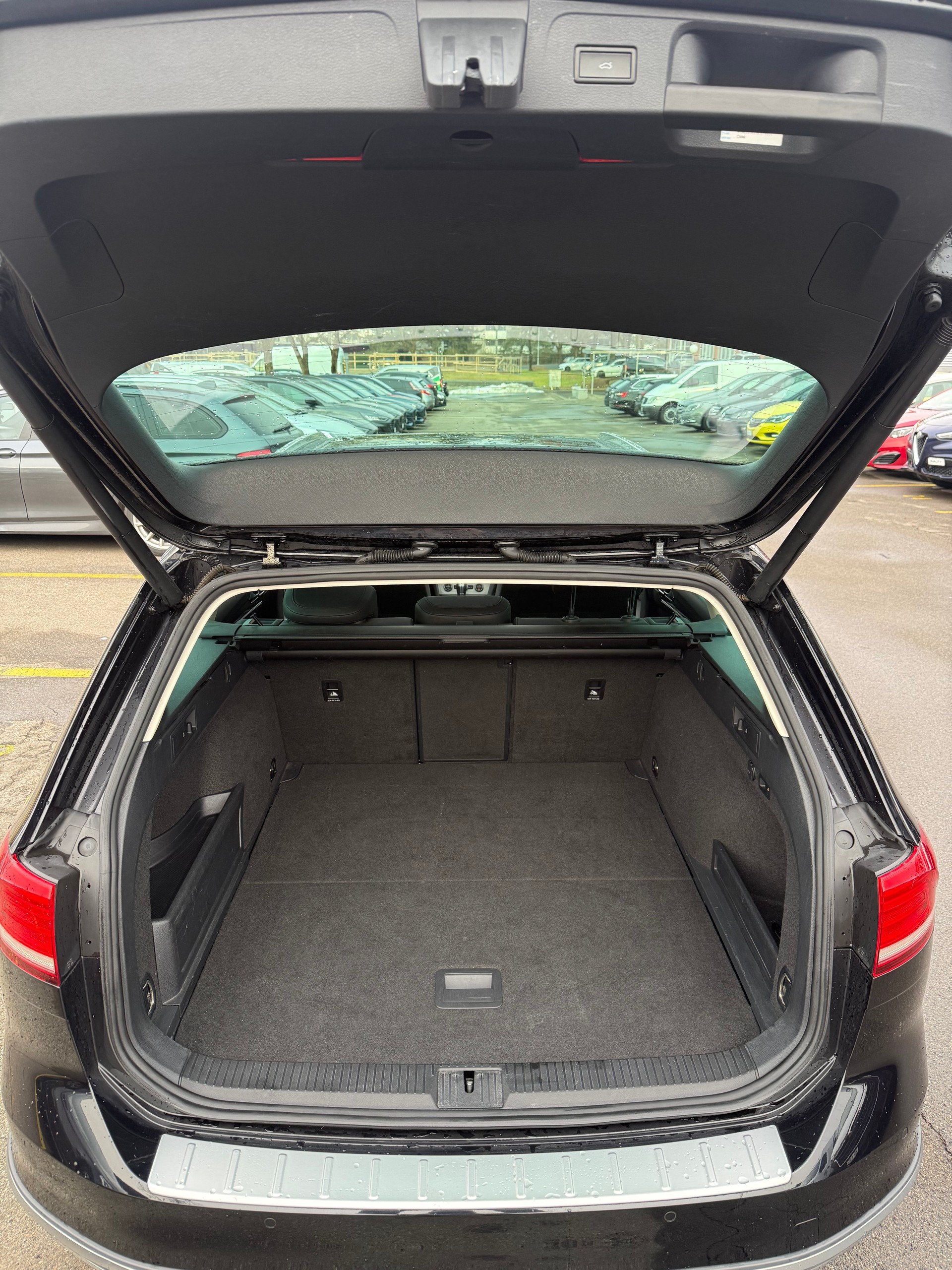VW Passat Alltrack 2.0 TDI BMT 4Motion DSG-image-15