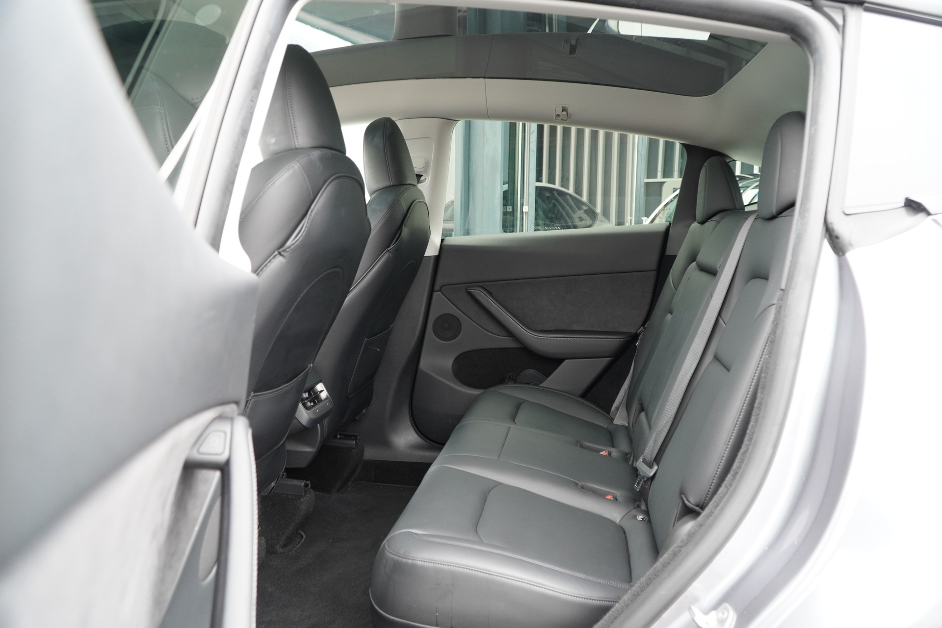TESLA Model Y Performance Dual Motor-image-10