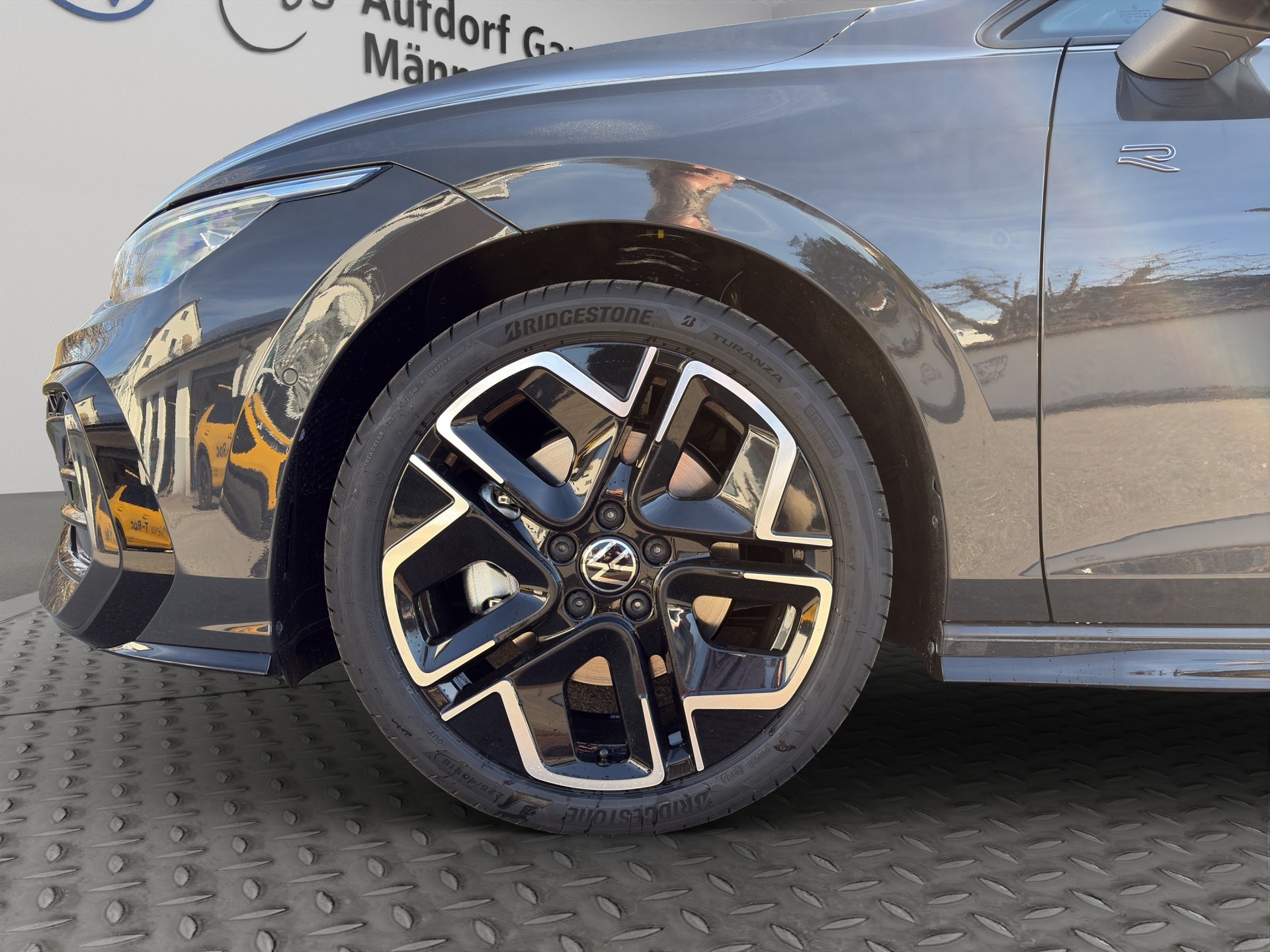 VW Golf 2.0 TSI R-Line DSG 4 Motion-image-11