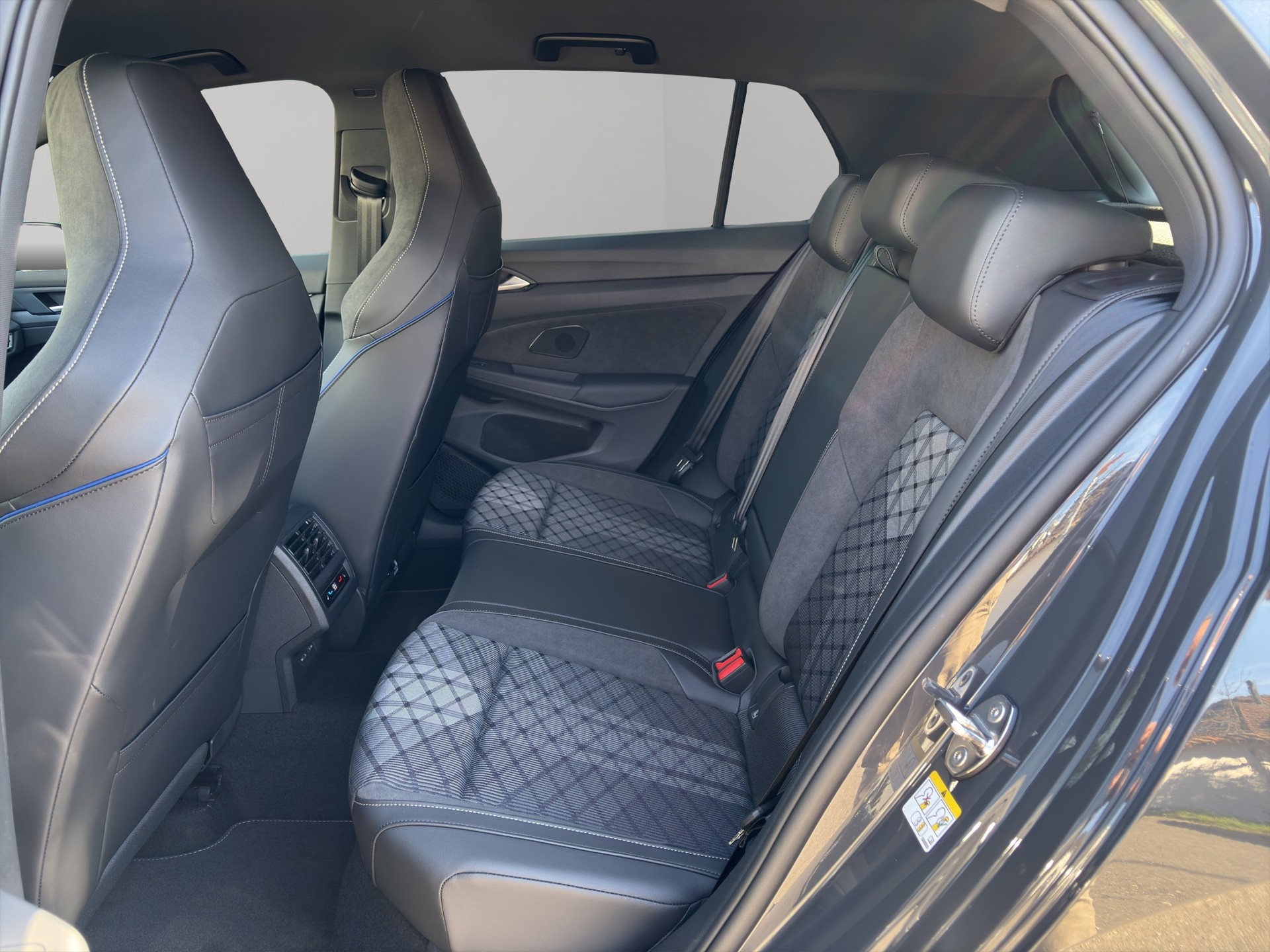 VW Golf 2.0 TSI R-Line DSG 4 Motion-image-5