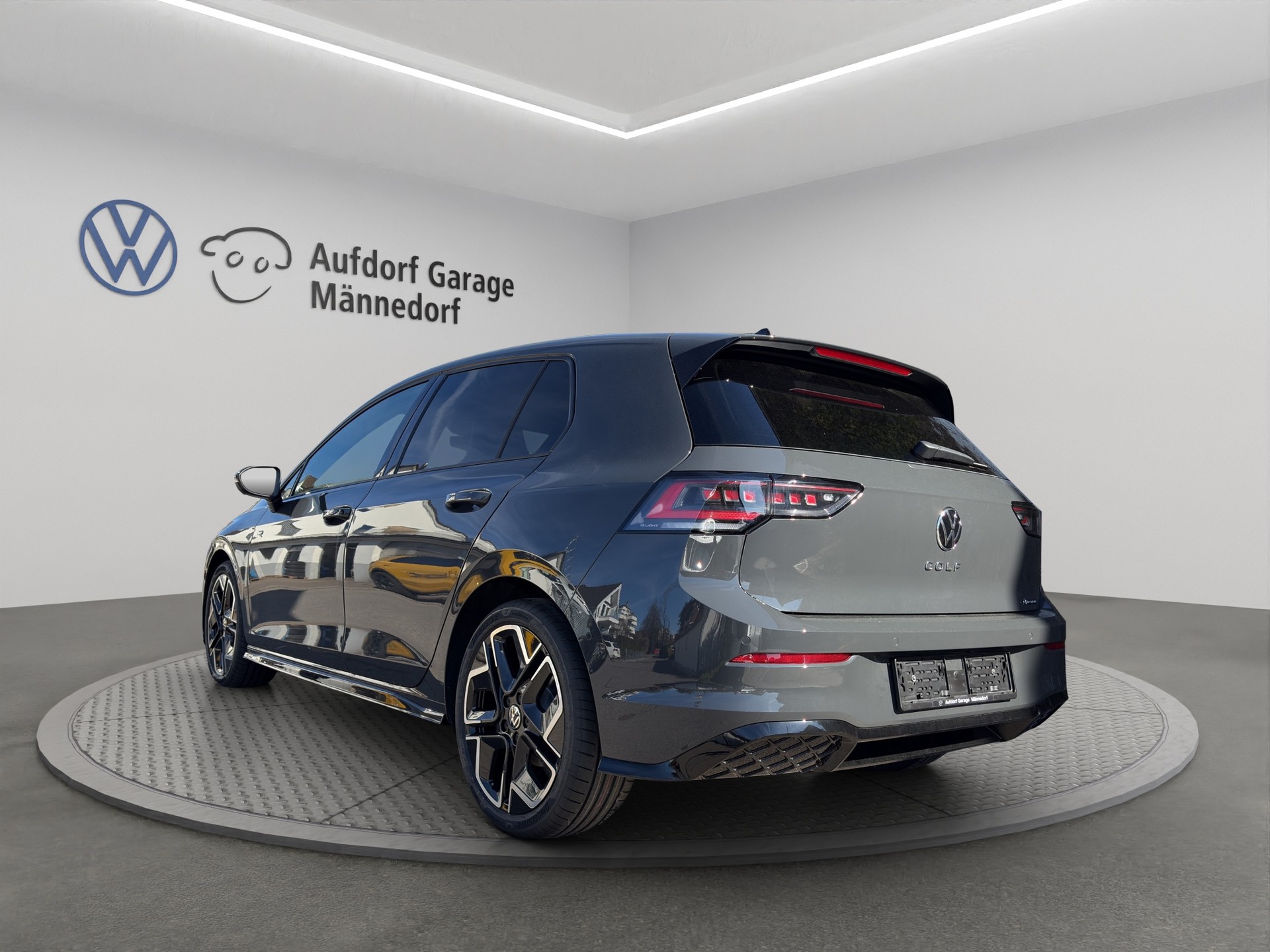 VW Golf 2.0 TSI R-Line DSG 4 Motion-image-3