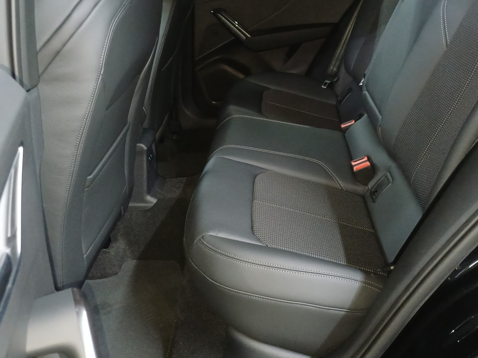 AUDI Q2 40 TFSI S line quattro S-tronic-image-11