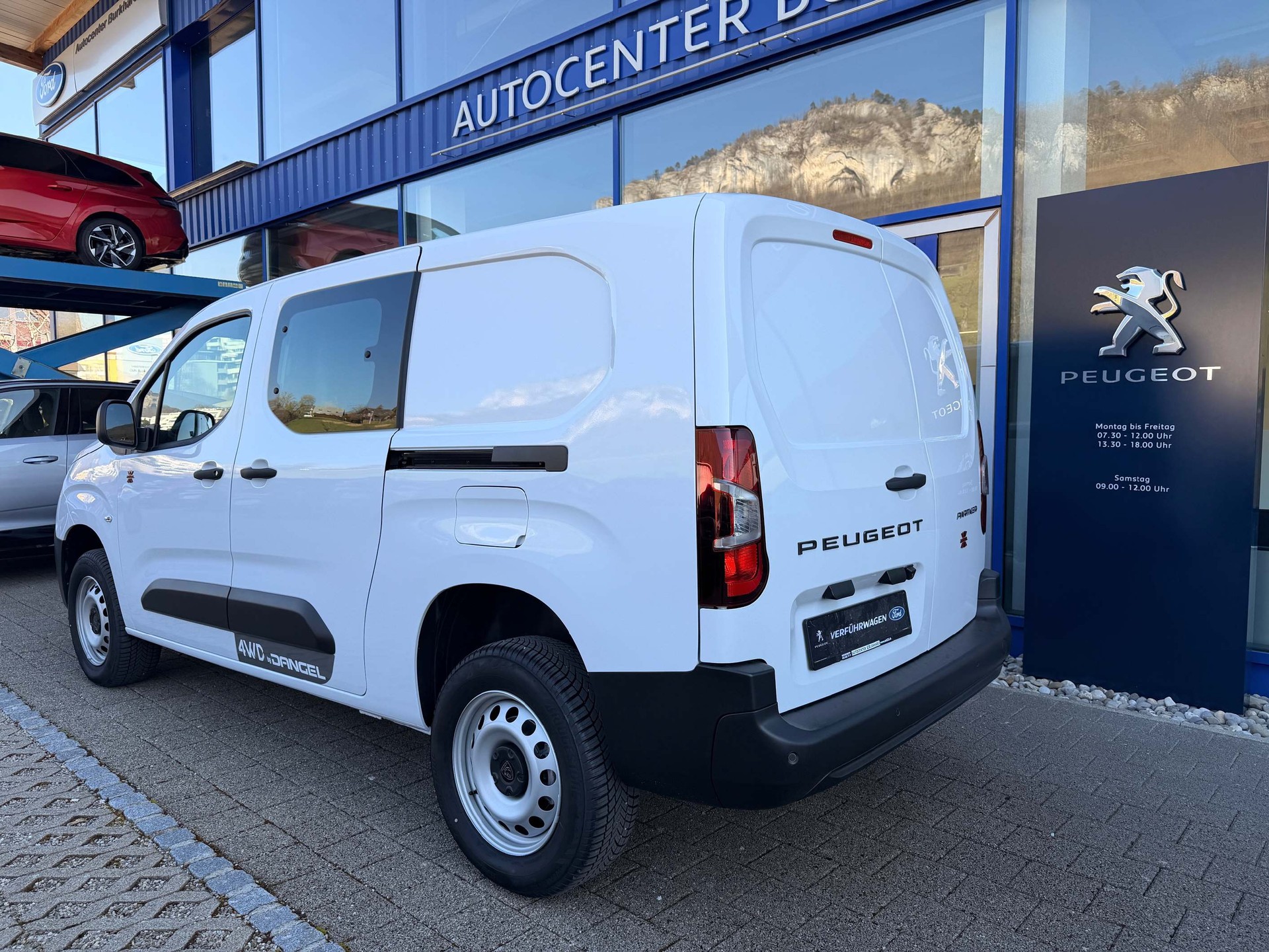 PEUGEOT Partner Kaw. 1000 Long 1.5 BlueHDI 130 S/S 4x4-image-6