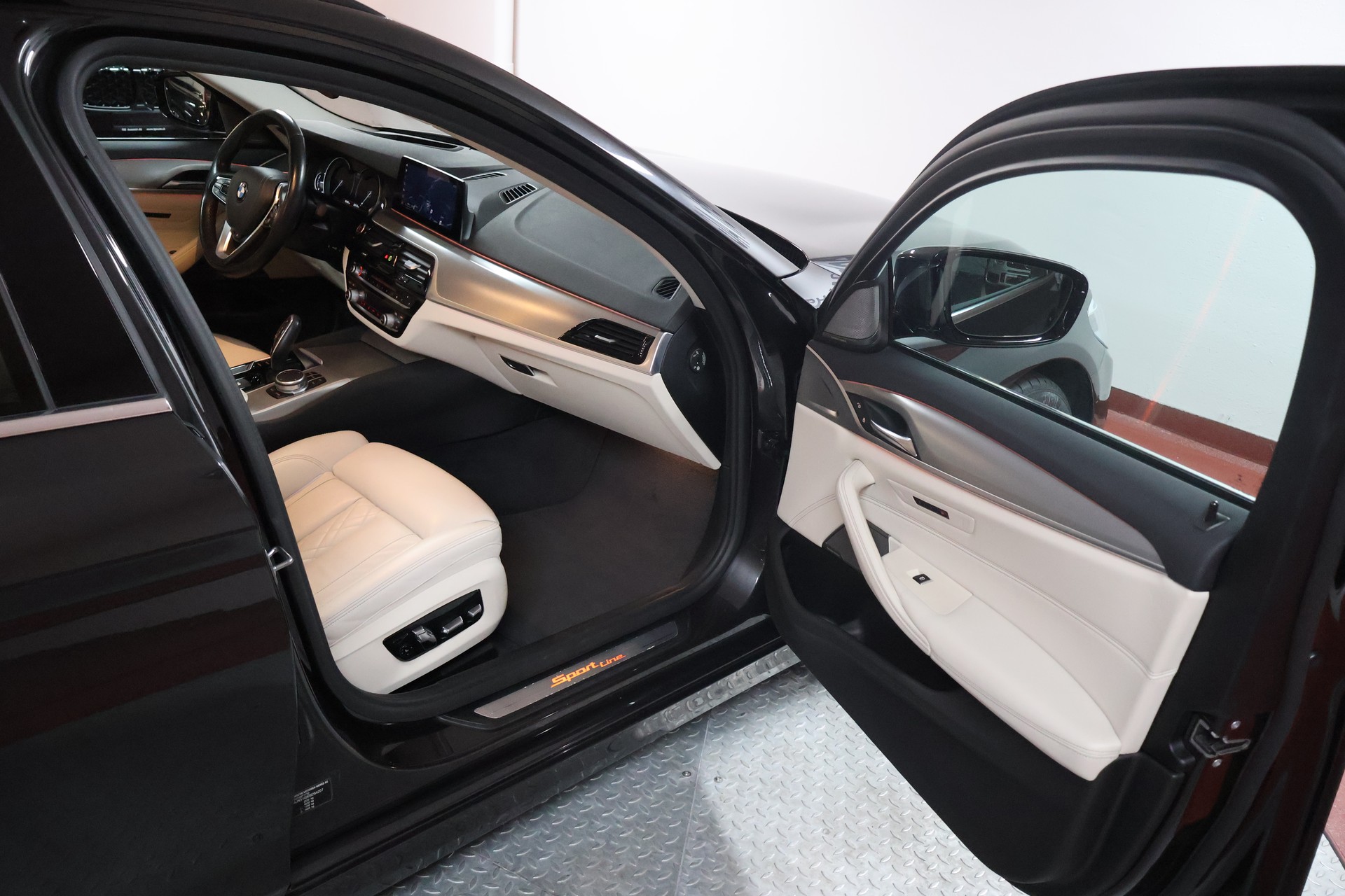 BMW 530d xDrive Touring Sport Line Steptronic-image-13