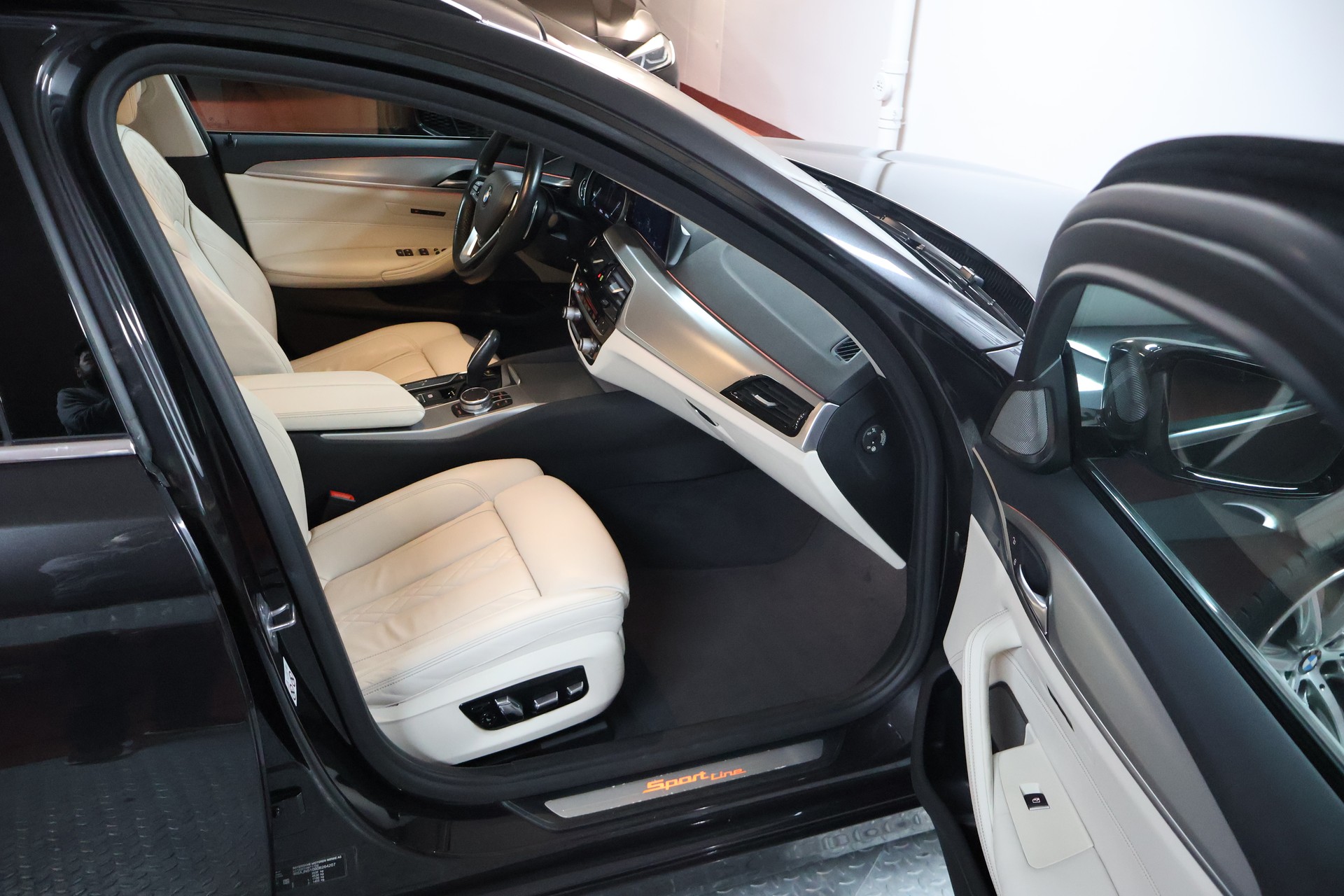 BMW 530d xDrive Touring Sport Line Steptronic-image-12