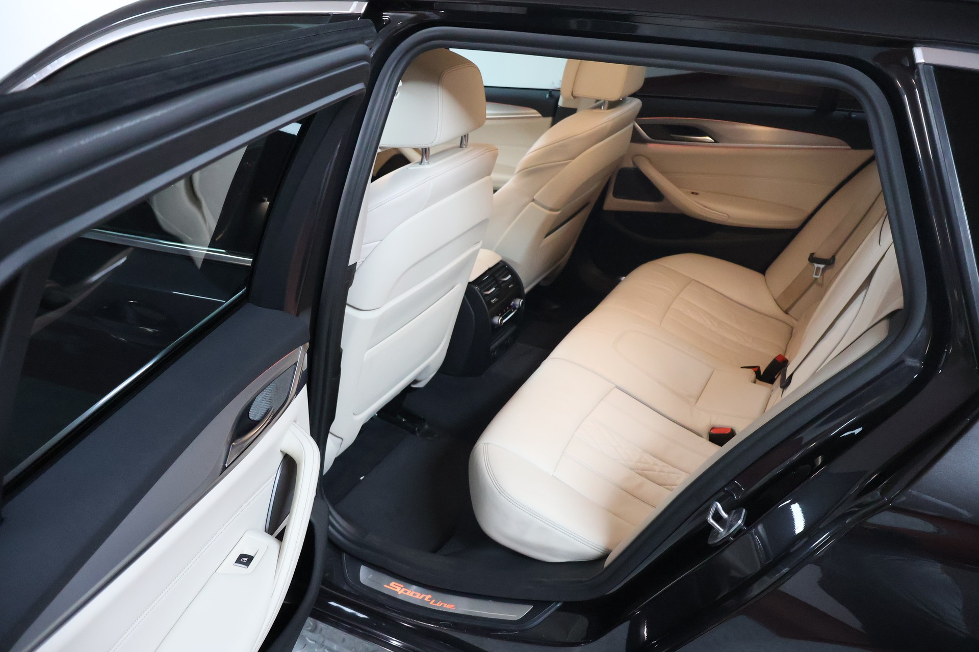 BMW 530d xDrive Touring Sport Line Steptronic-image-15