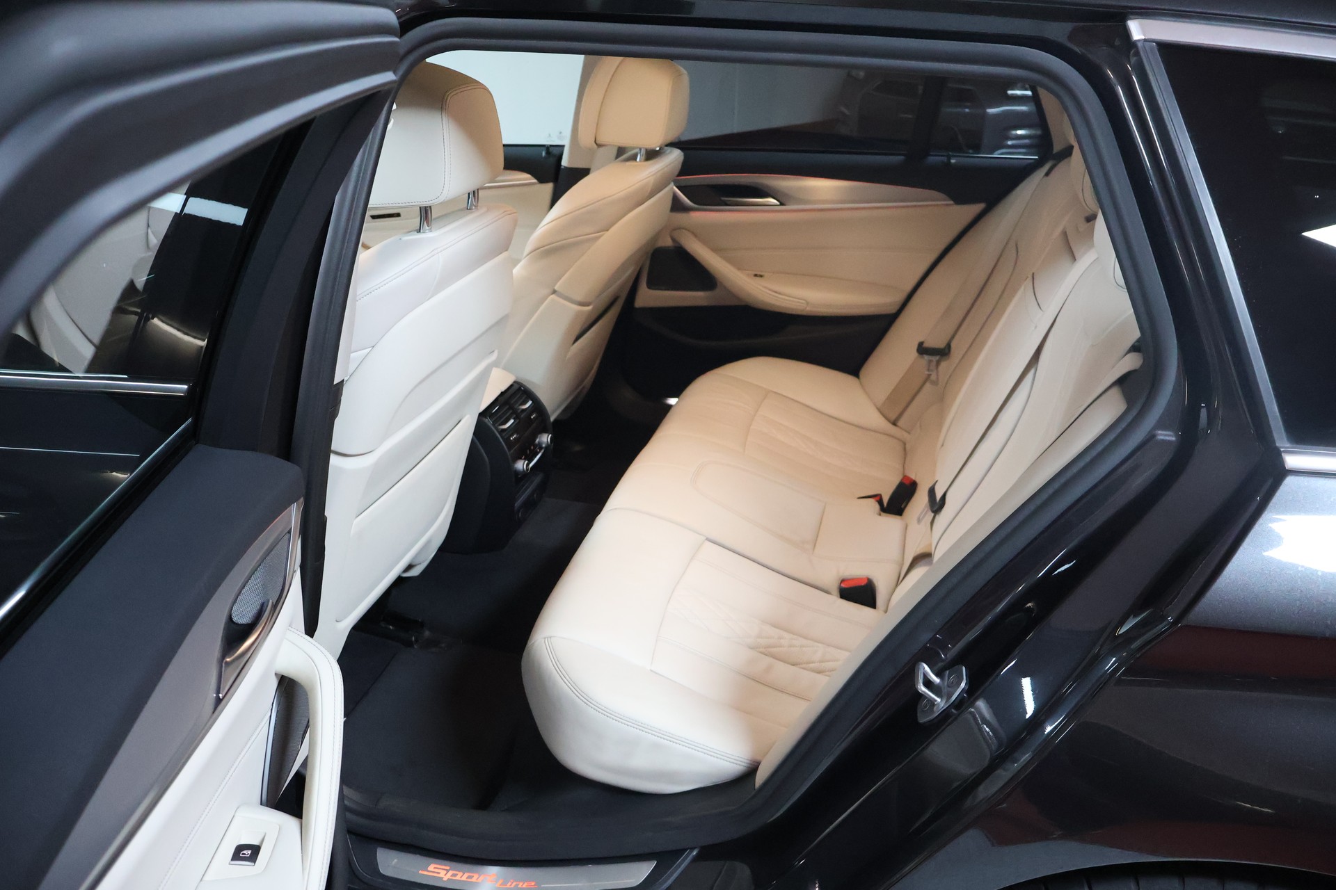 BMW 530d xDrive Touring Sport Line Steptronic-image-16