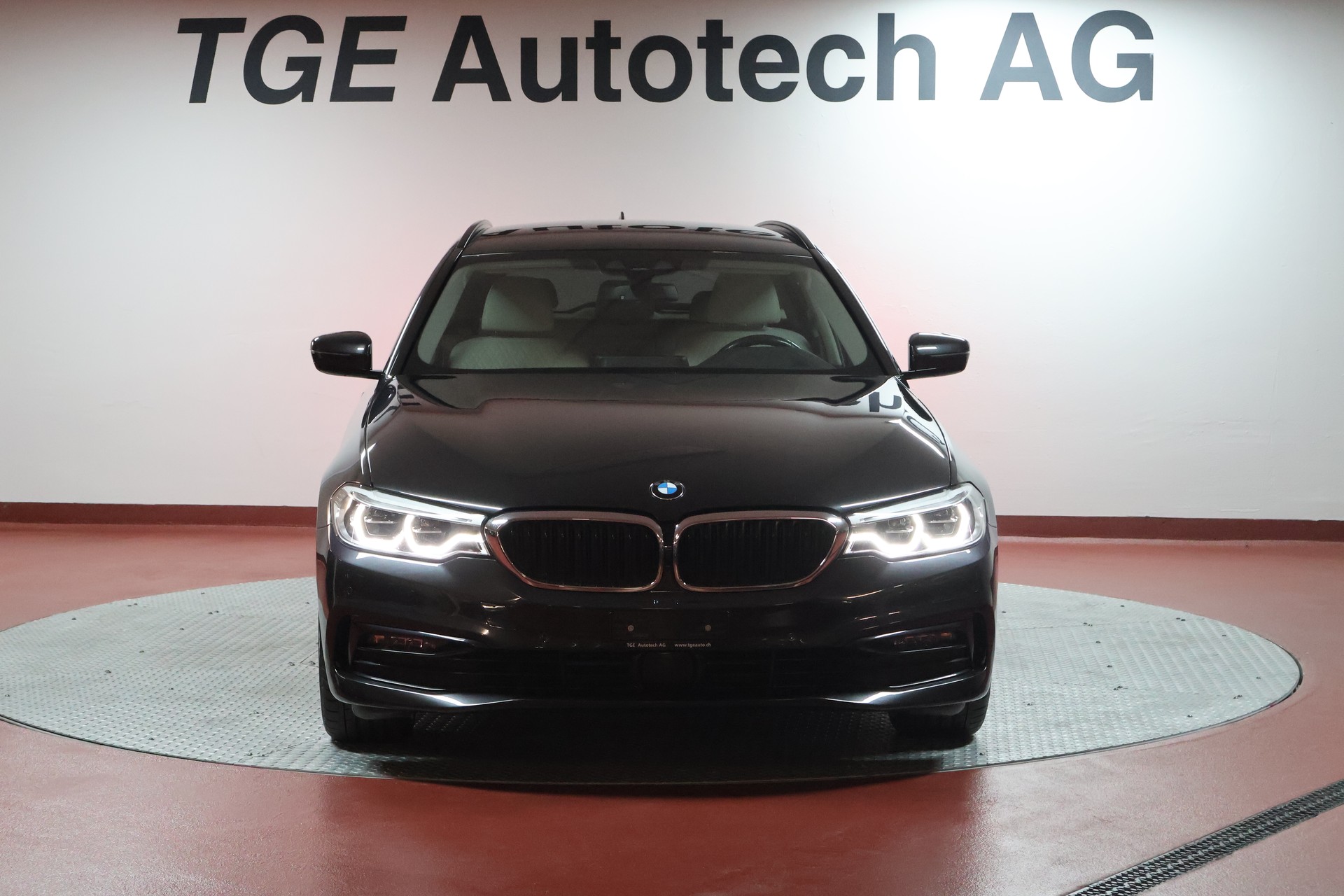 BMW 530d xDrive Touring Sport Line Steptronic-image-2