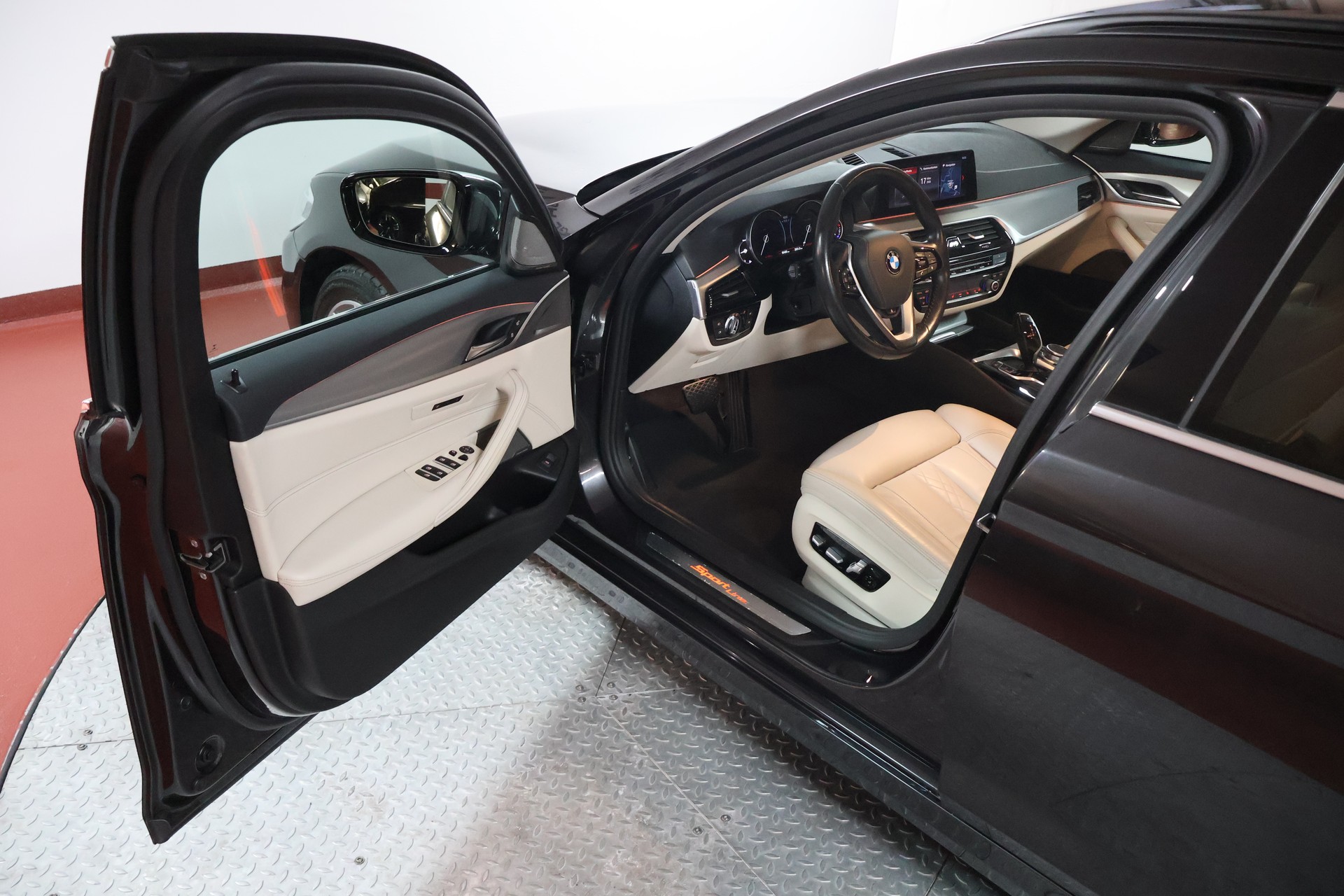 BMW 530d xDrive Touring Sport Line Steptronic-image-4