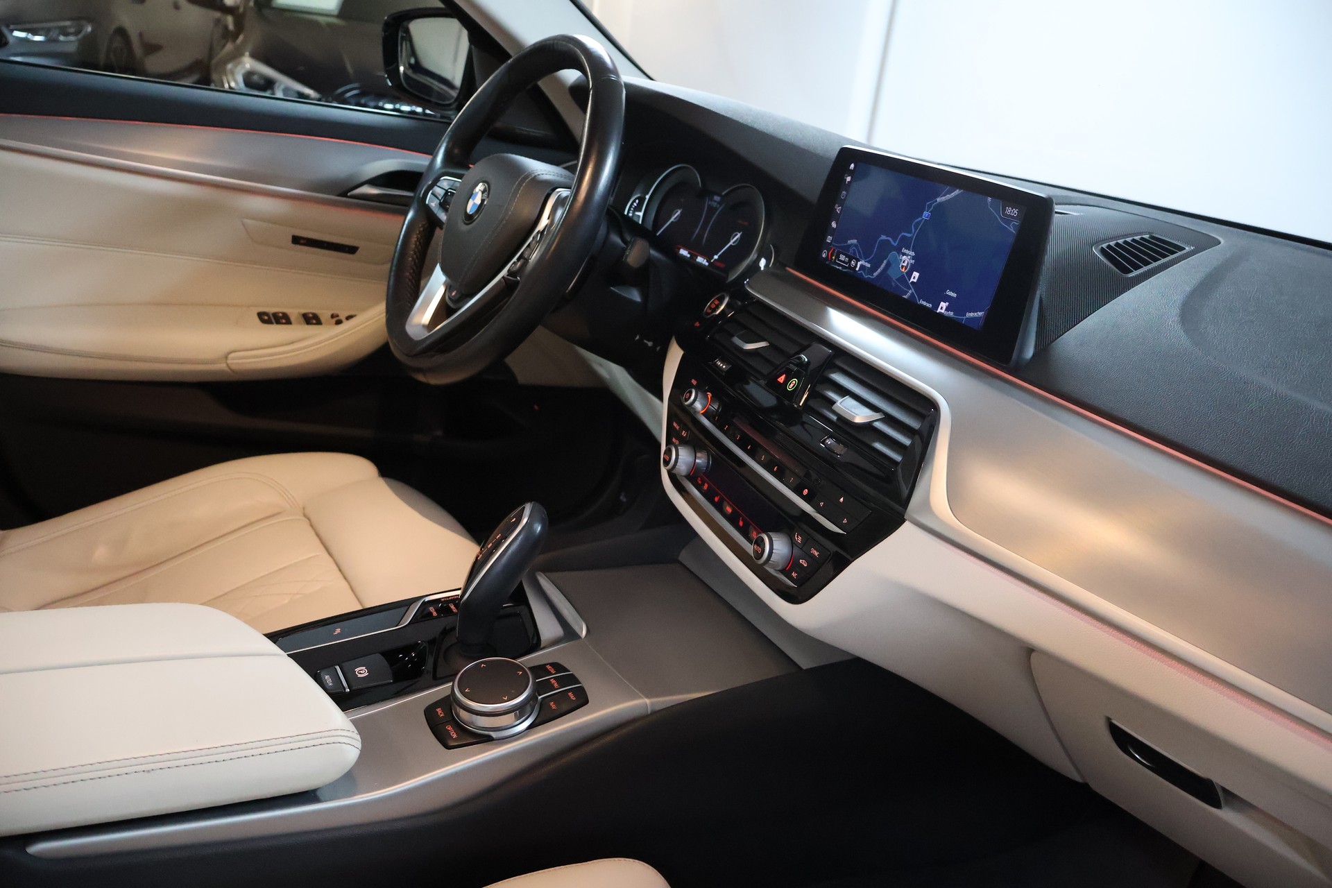 BMW 530d xDrive Touring Sport Line Steptronic-image-10