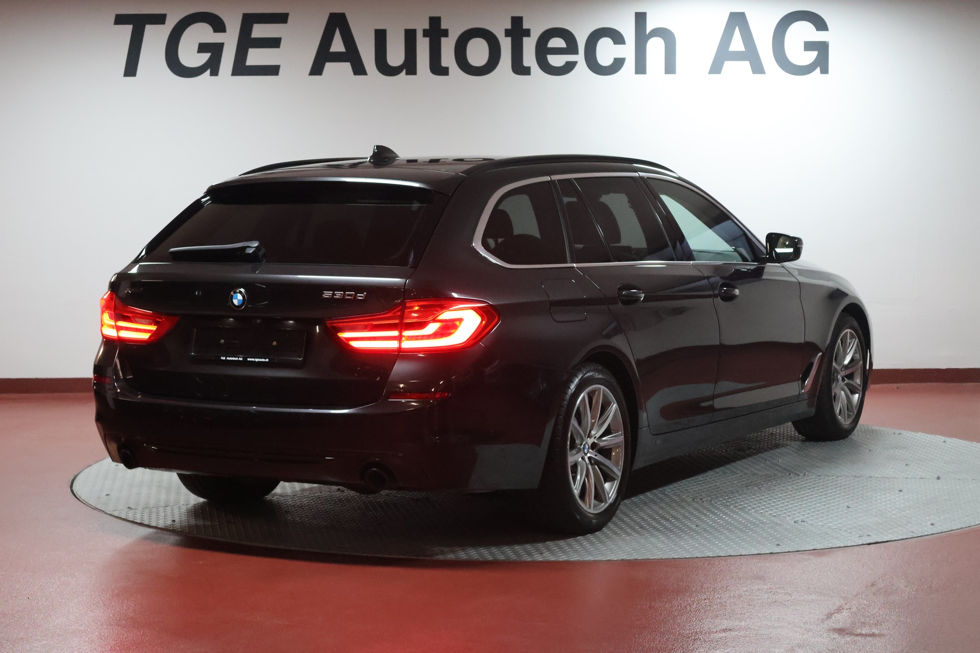 BMW 530d xDrive Touring Sport Line Steptronic-image-18