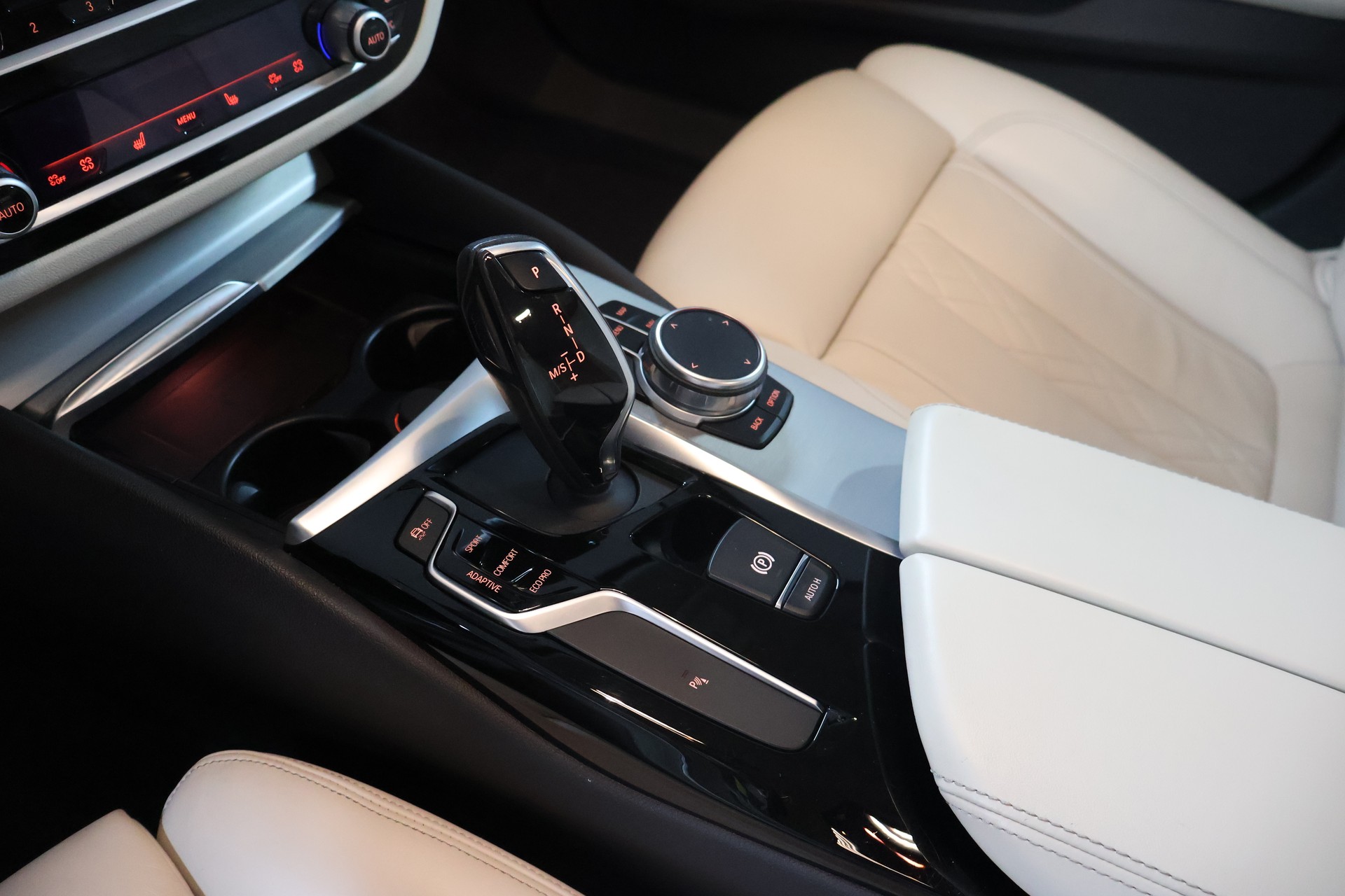 BMW 530d xDrive Touring Sport Line Steptronic-image-7
