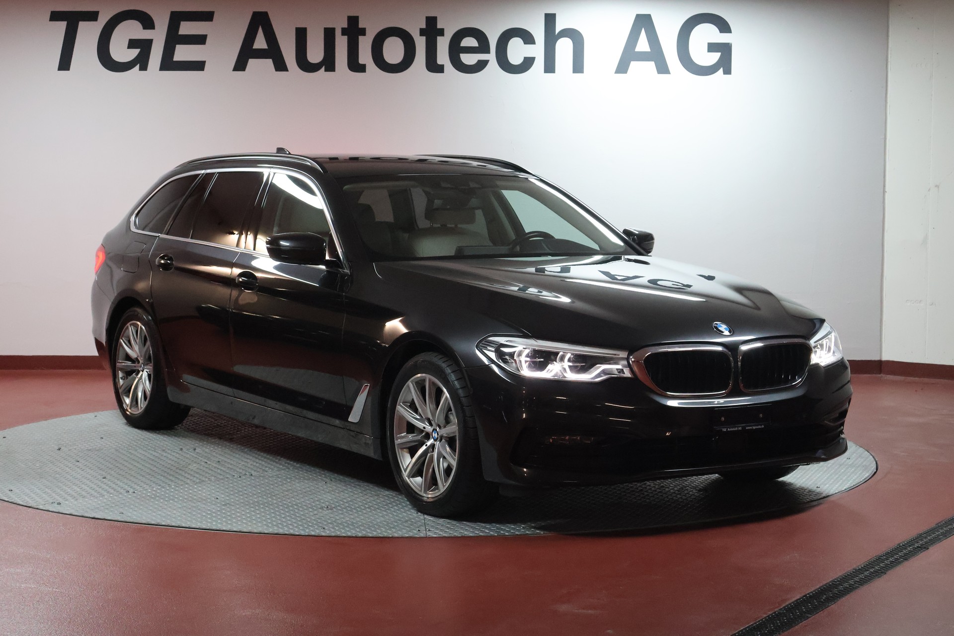 BMW 530d xDrive Touring Sport Line Steptronic-image-1