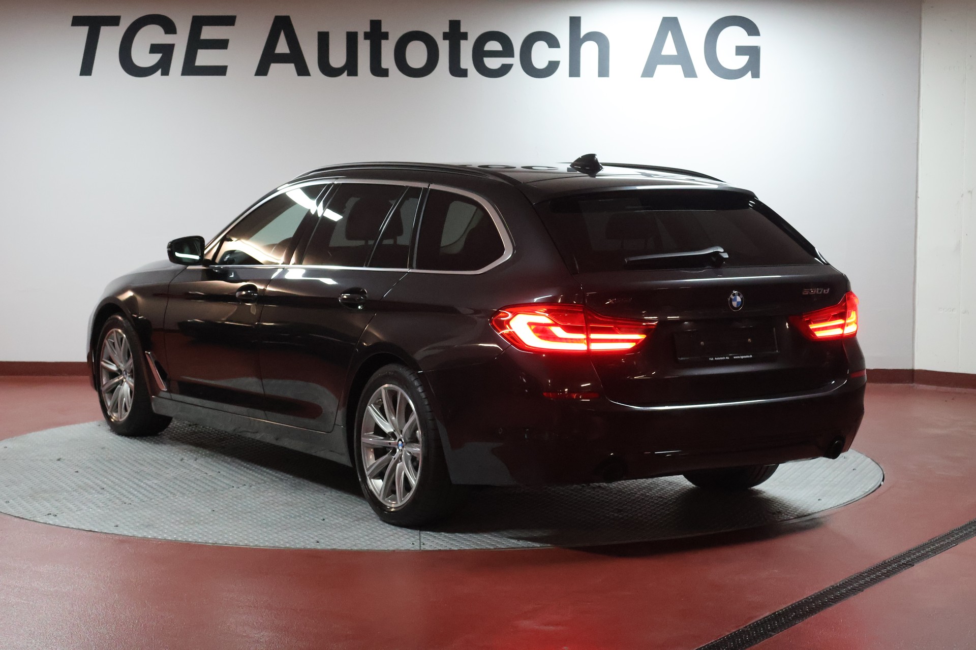 BMW 530d xDrive Touring Sport Line Steptronic-image-17