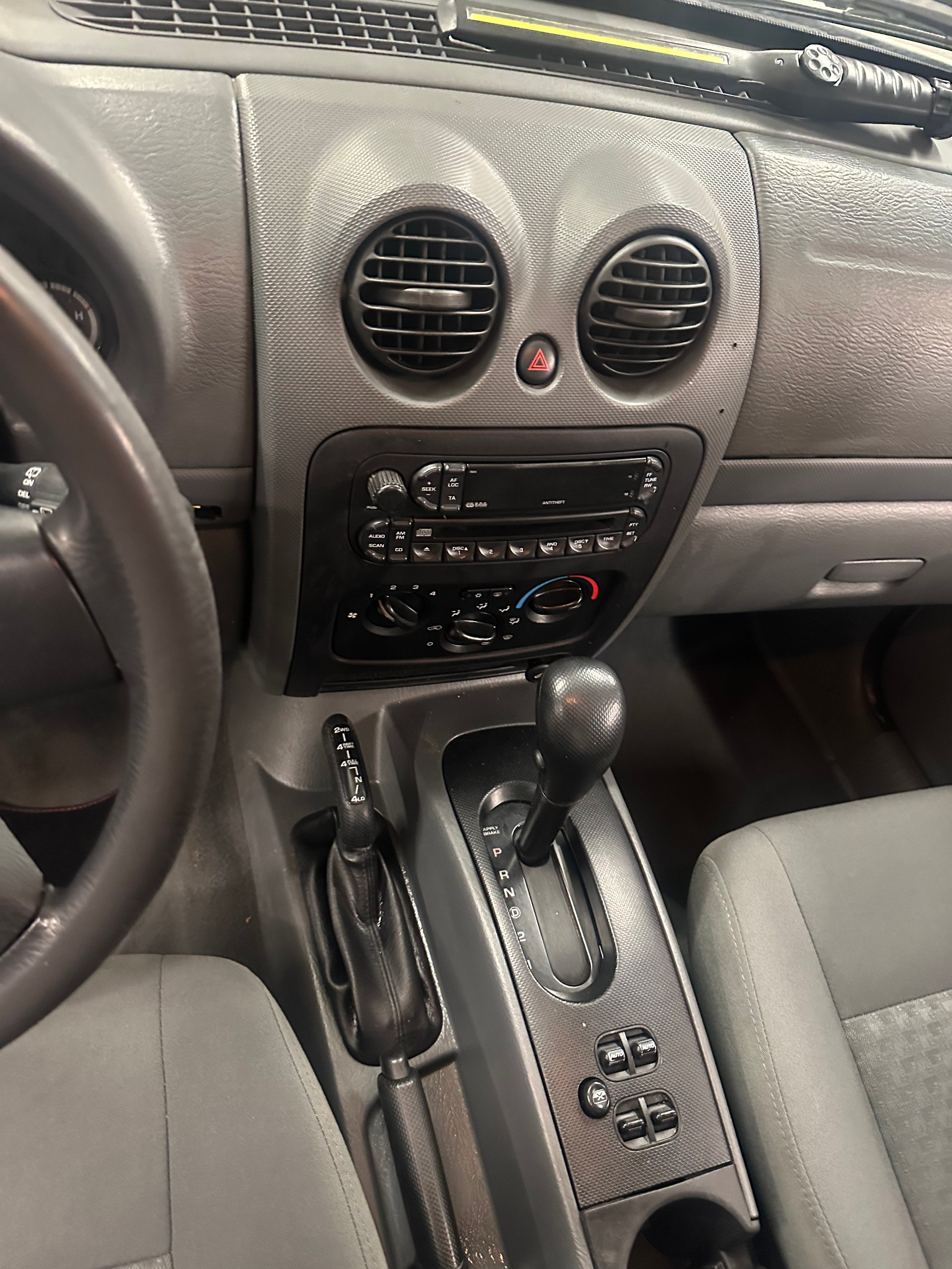 JEEP Cherokee 3.7 V6 Limited-image-9