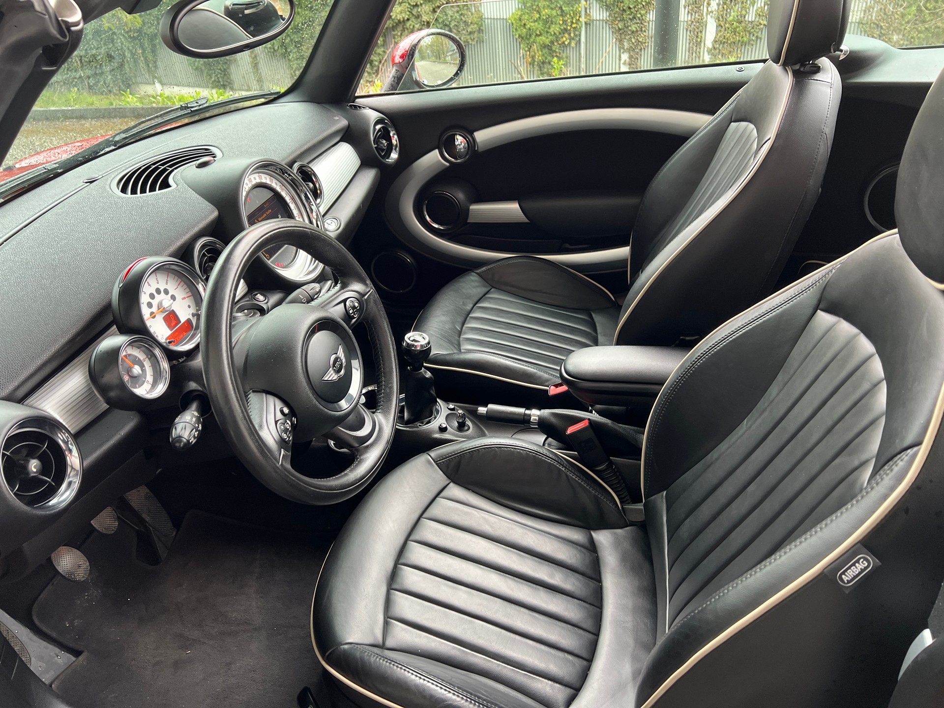 MINI CABRIO-image-5