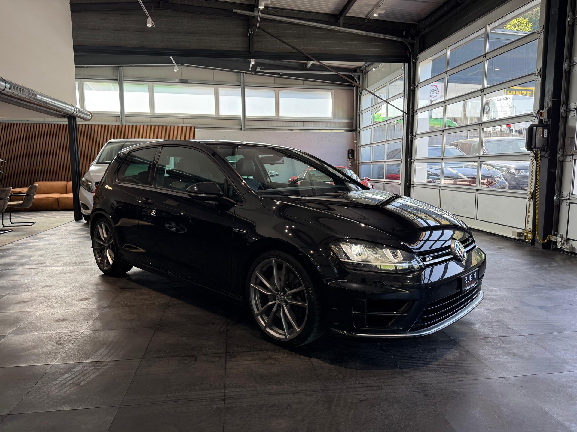 VW Golf 2.0 TSI R 4Motion DSG-image-7