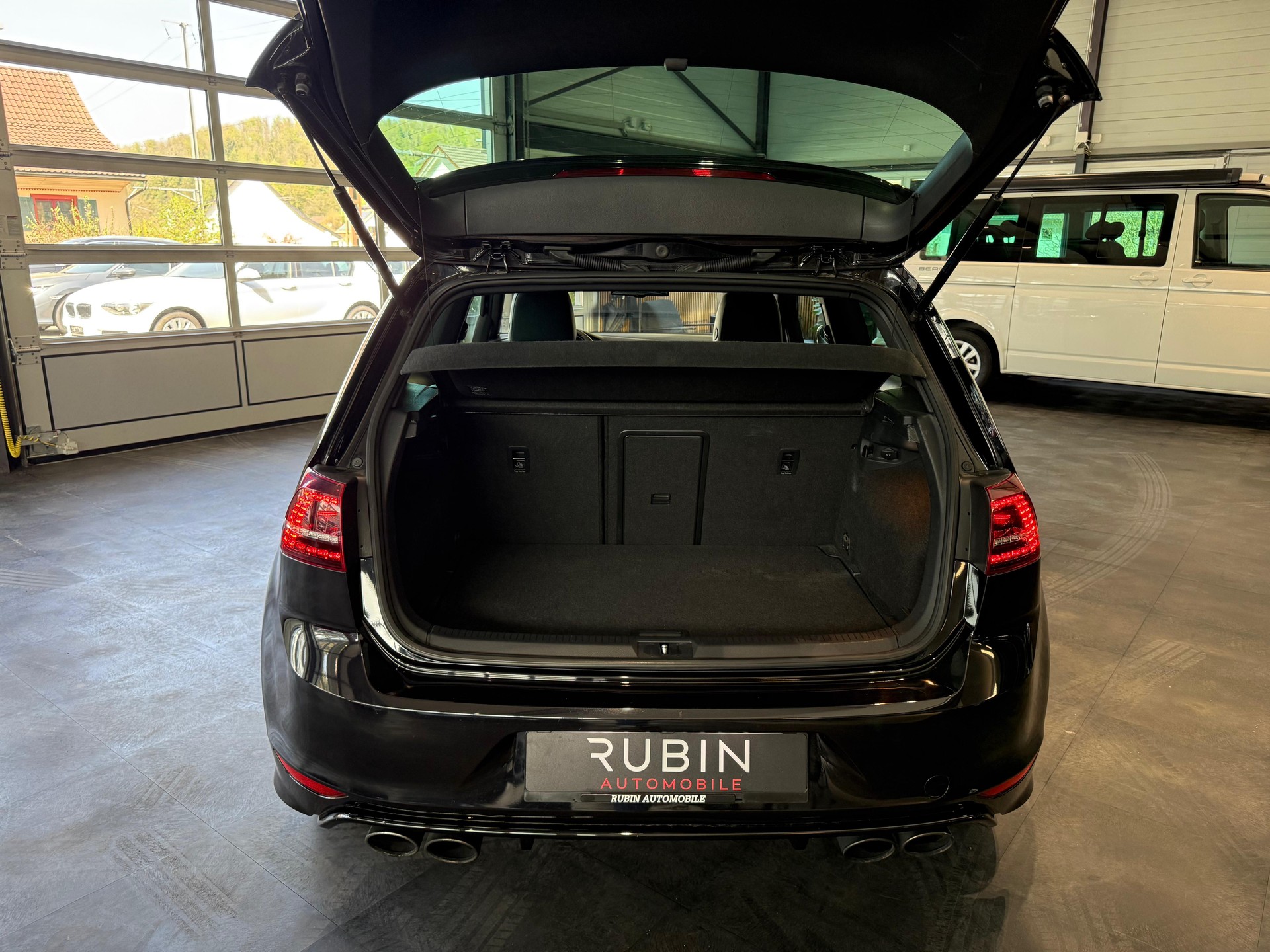 VW Golf 2.0 TSI R 4Motion DSG-image-4
