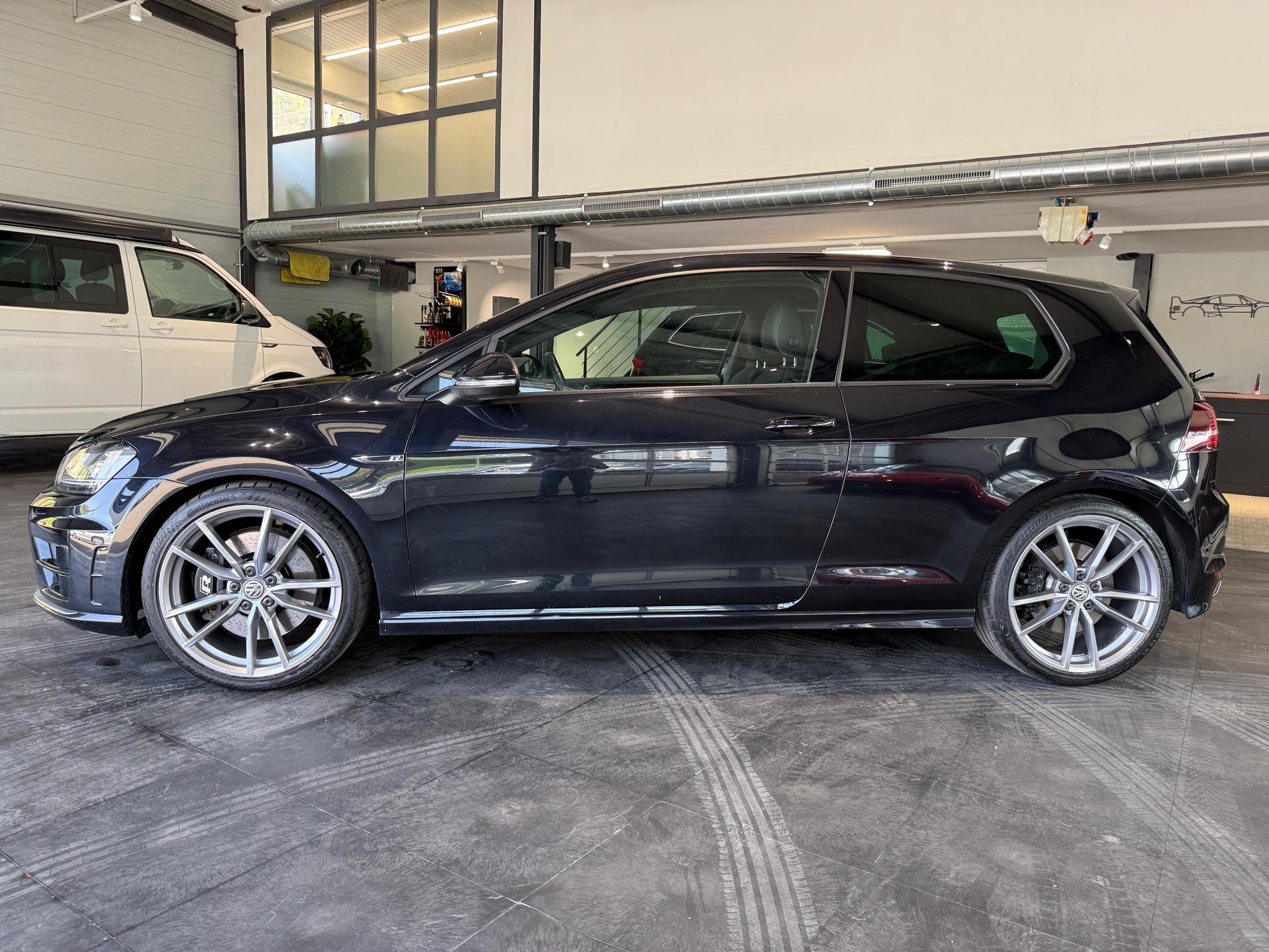 VW Golf 2.0 TSI R 4Motion DSG-showroom-element-1