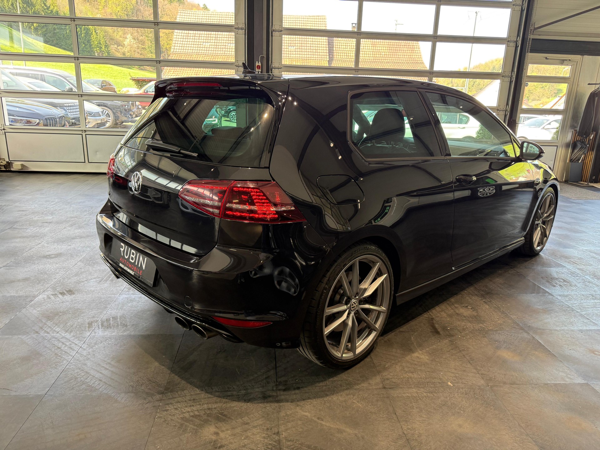 VW Golf 2.0 TSI R 4Motion DSG-image-5