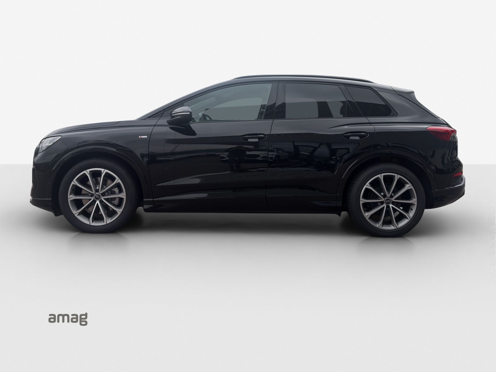 AUDI Q4 e-tron 45 Attraction quattro-image-1