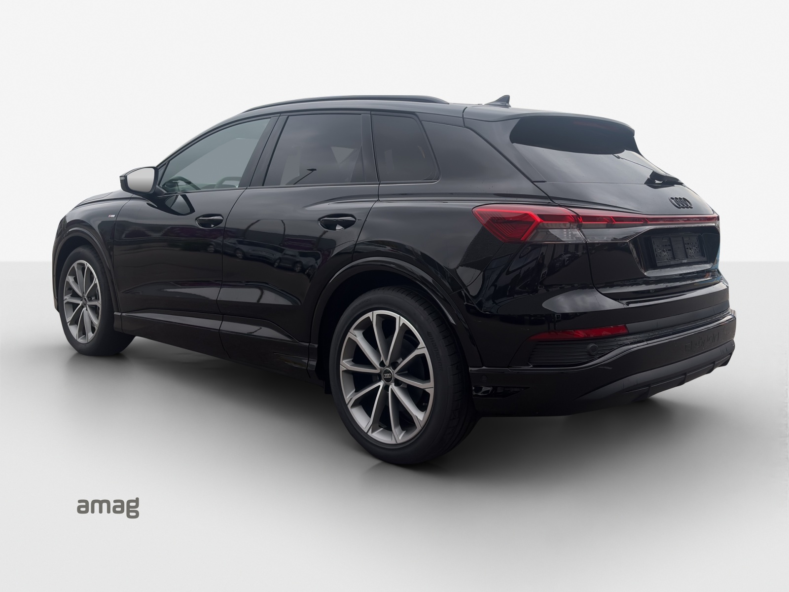 AUDI Q4 e-tron 45 Attraction quattro-image-2
