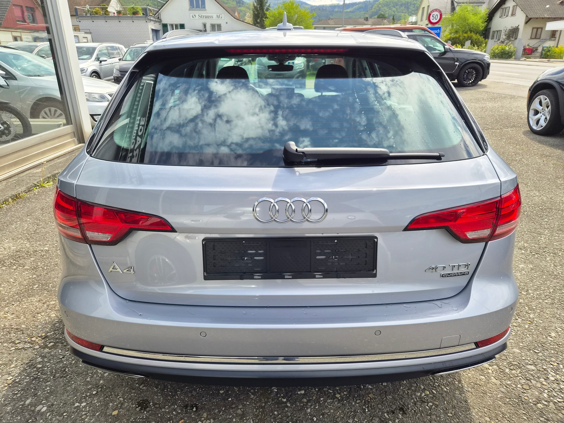 AUDI A4 Avant 40 TDI Design S-tronic-image-4
