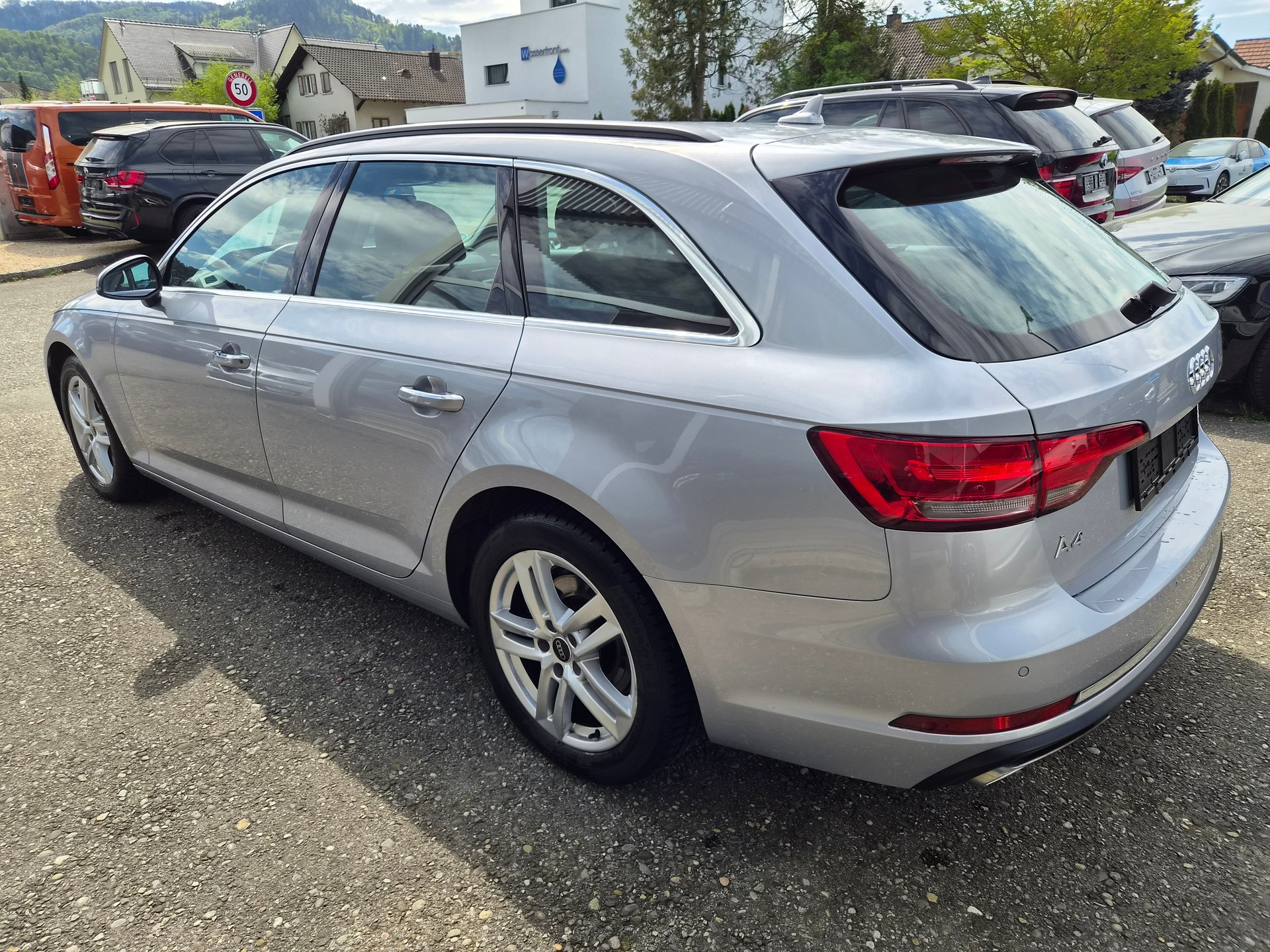 AUDI A4 Avant 40 TDI Design S-tronic-image-3
